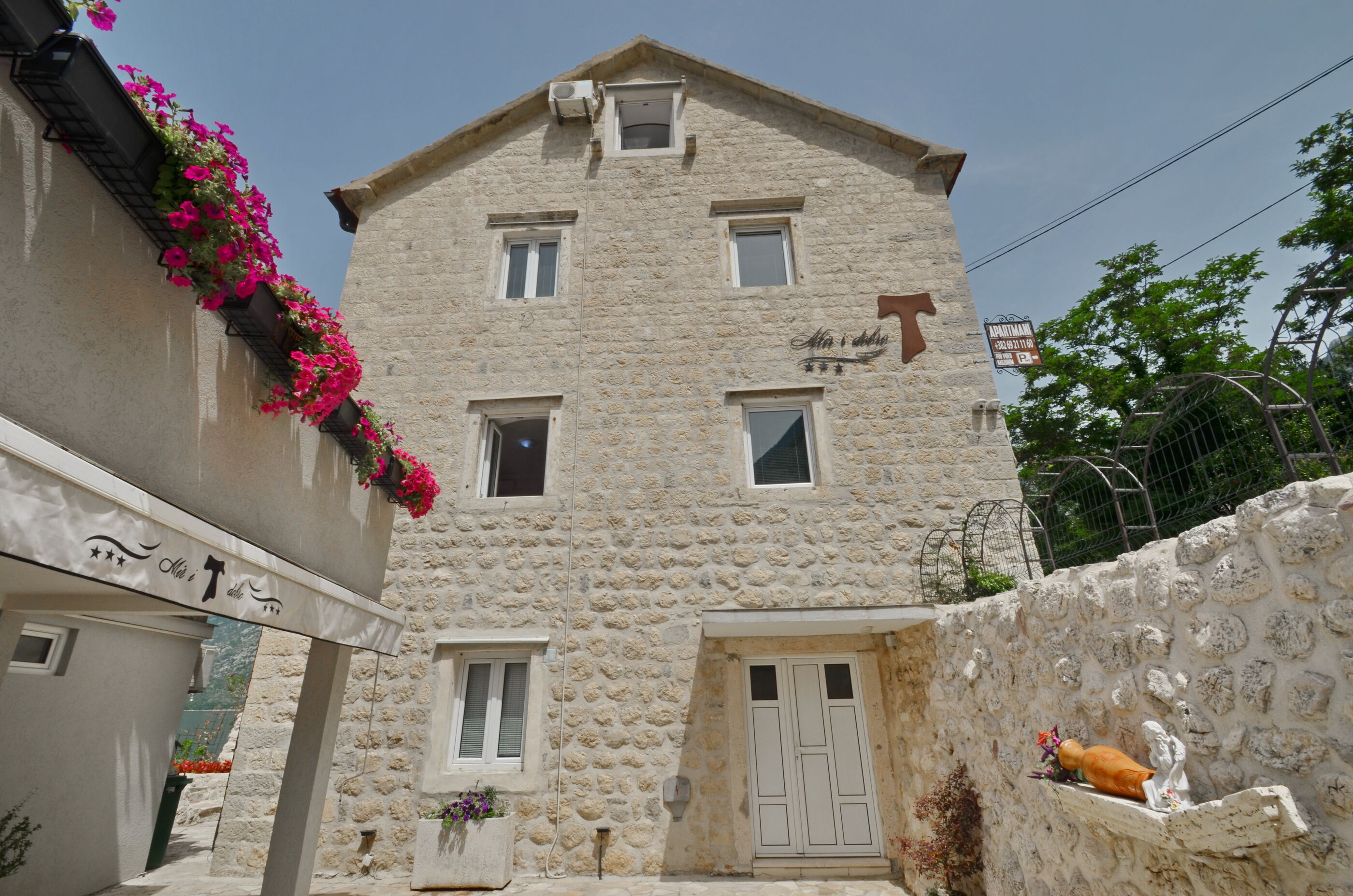 Apartments Mir i dobro 93491-A1