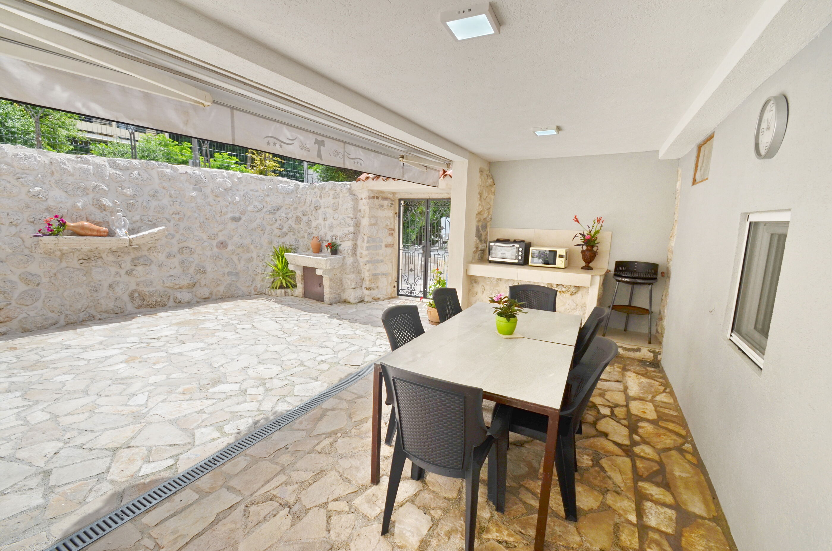 Apartments Mir i dobro 93491-A1