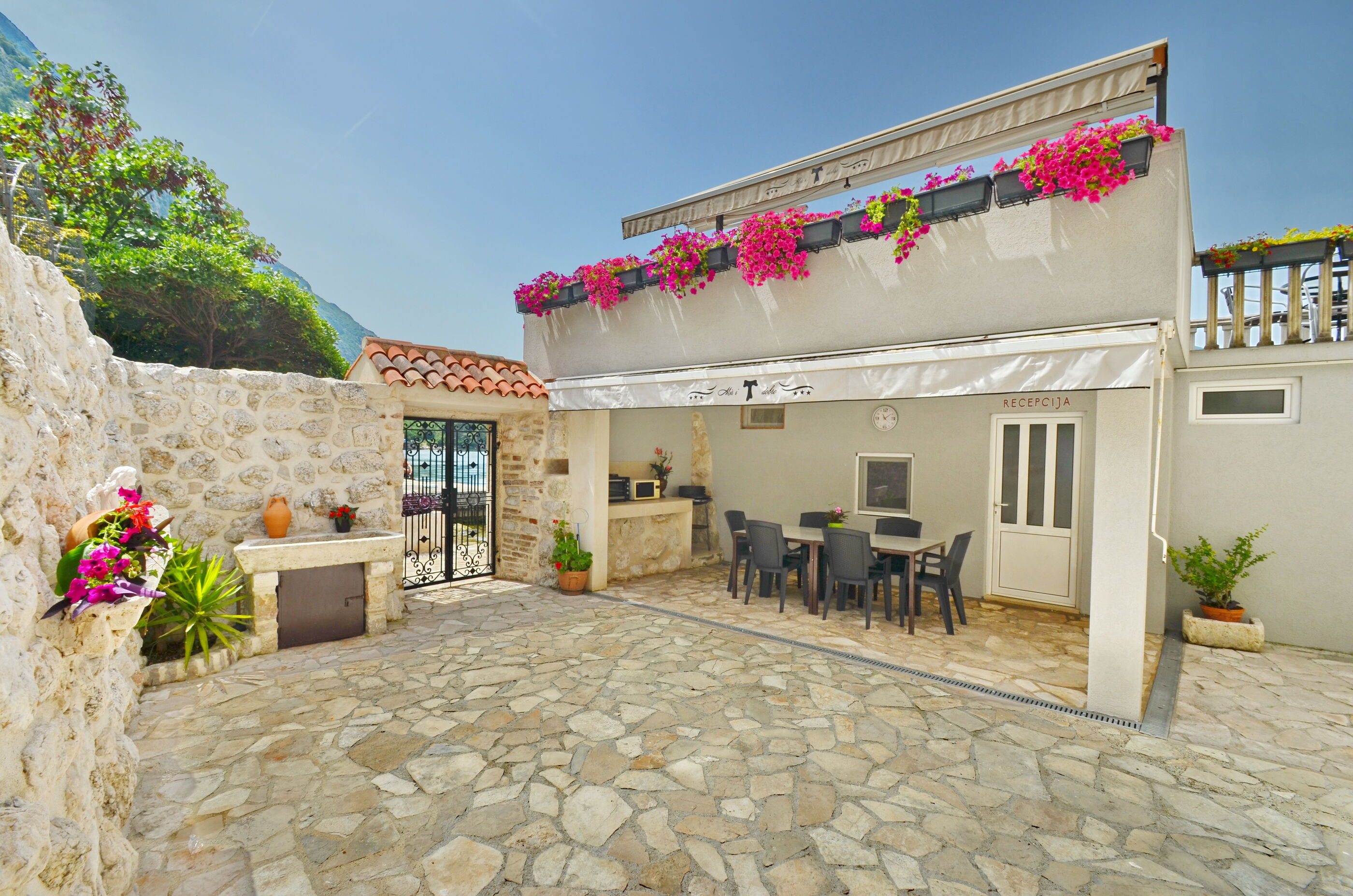 Apartments Mir i dobro 93491-A1