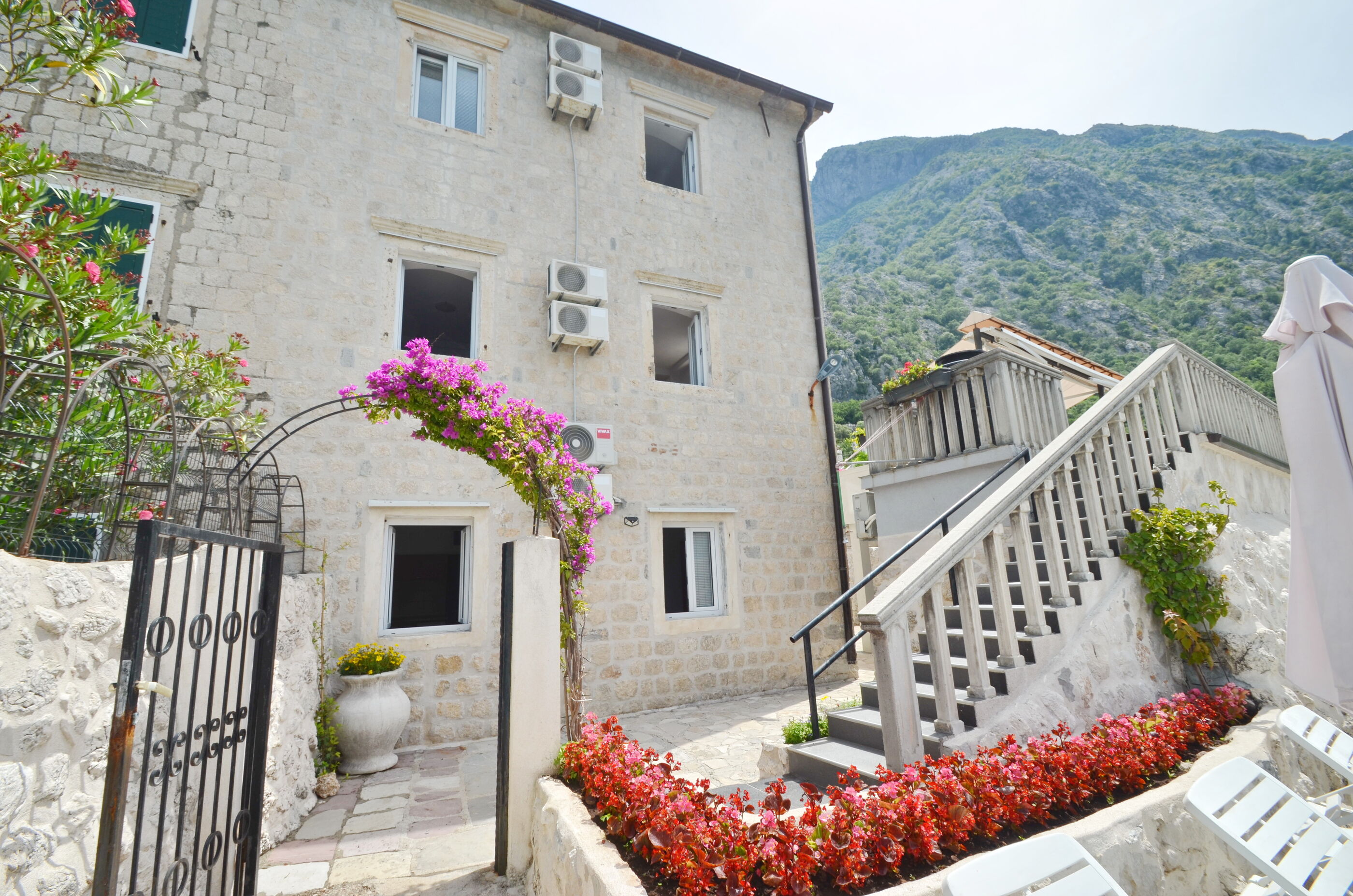 Apartments Mir i dobro 93491-A1