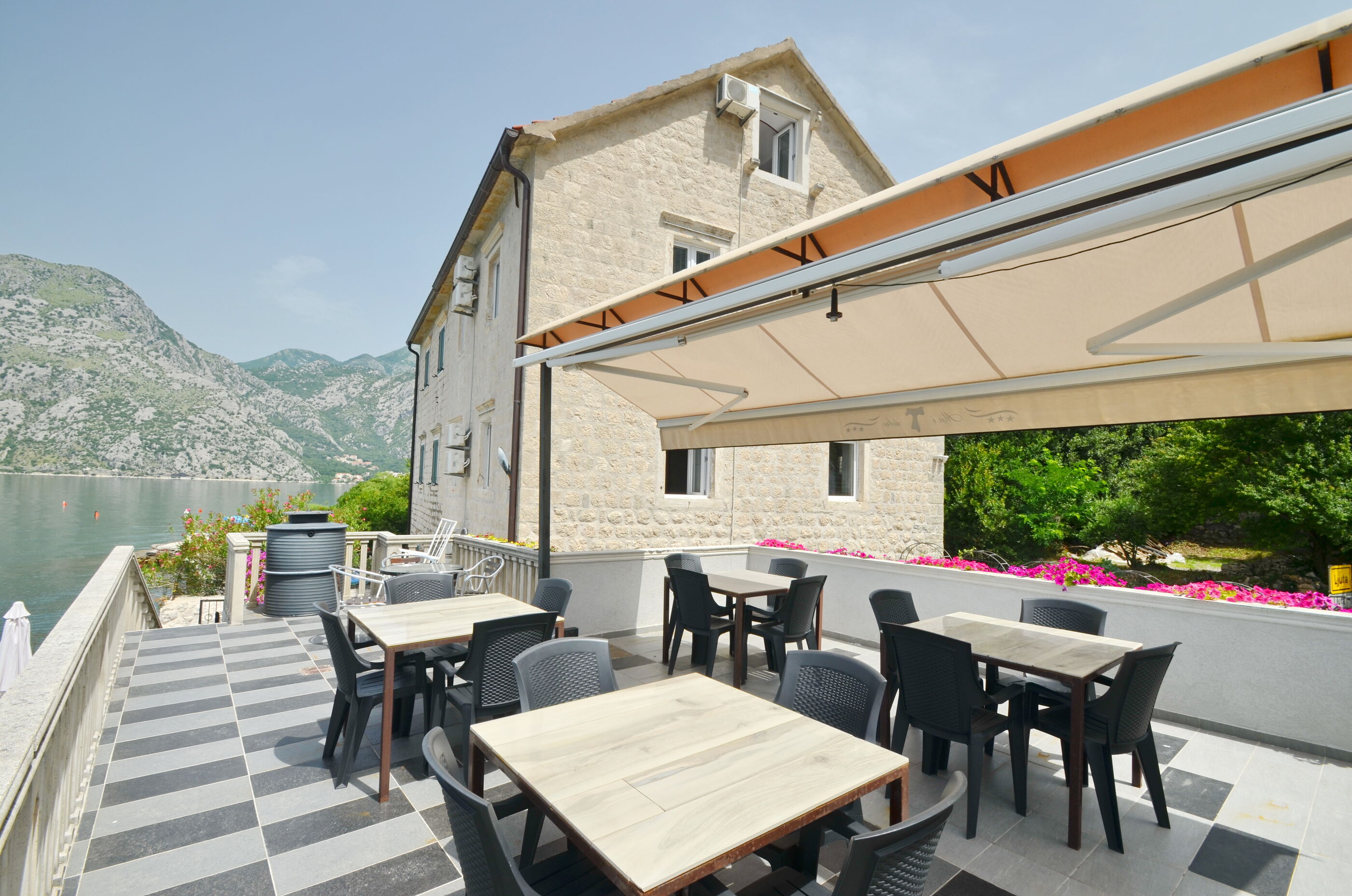 Apartments Mir i dobro 93491-A1