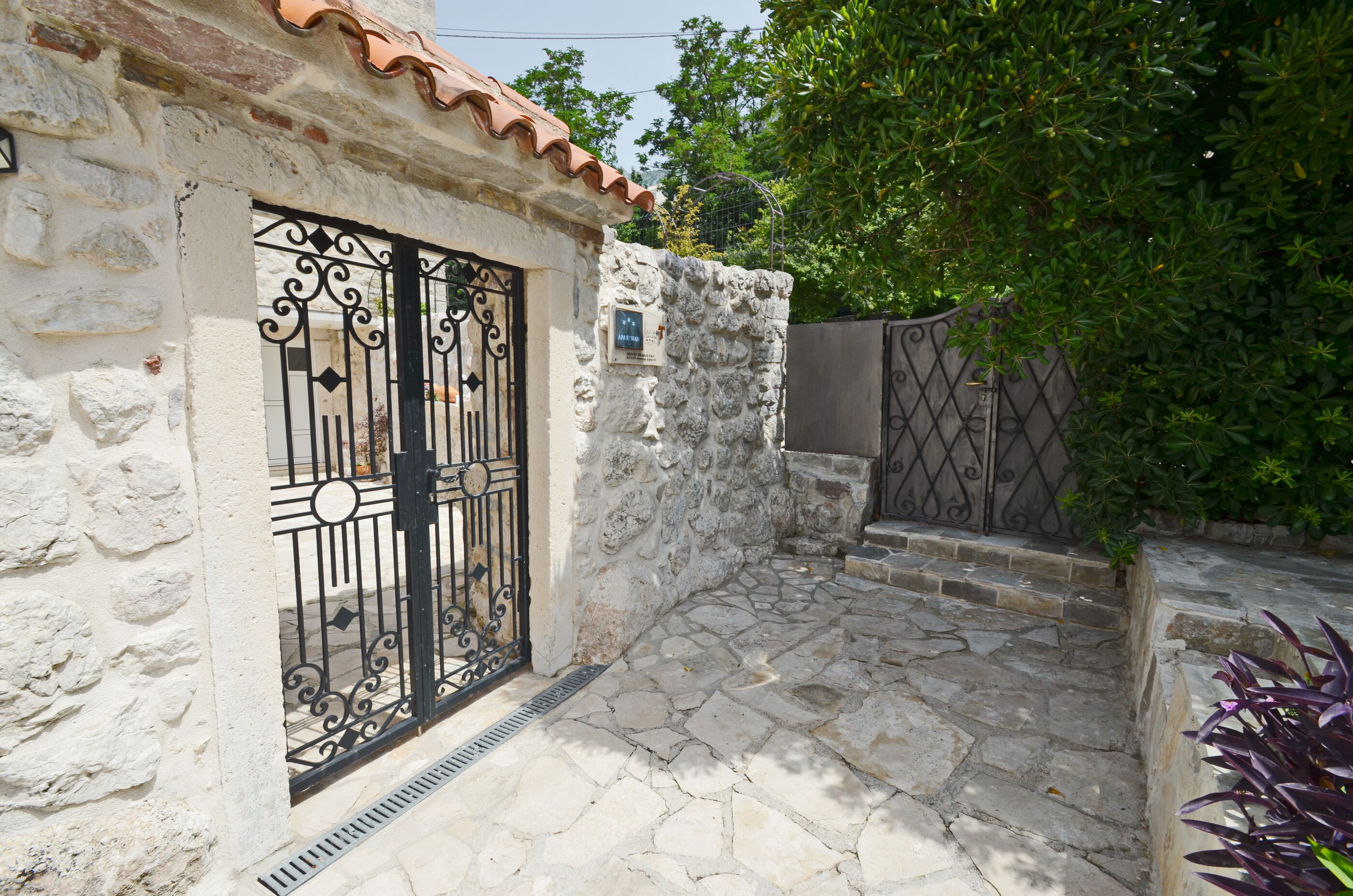 Apartments Mir i dobro 93491-A1