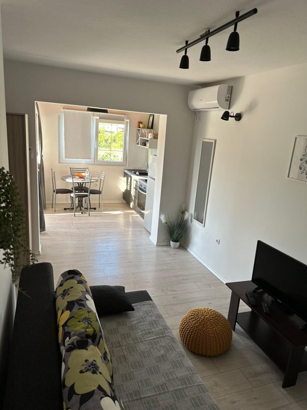 Apartments Ivana 111191-A1