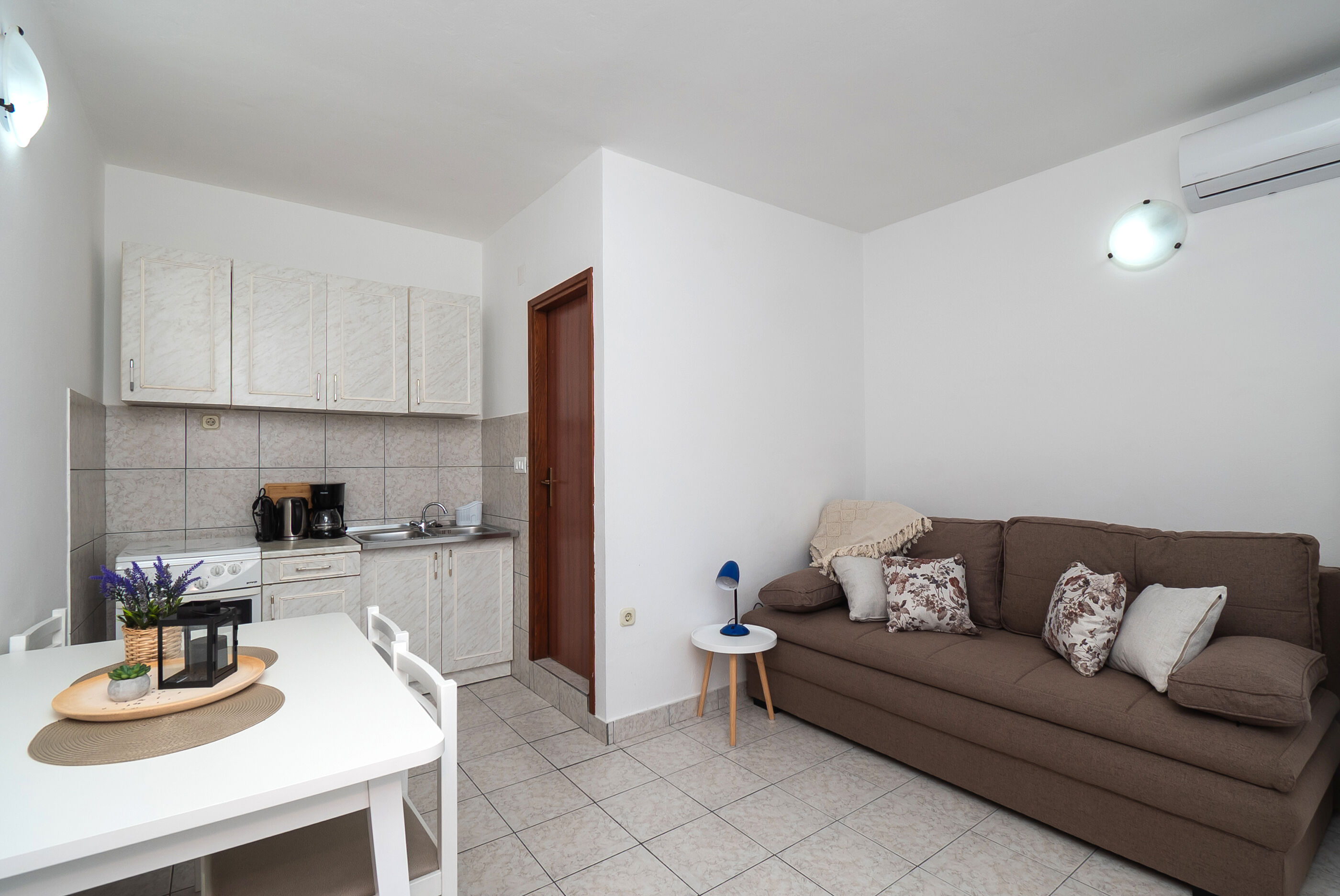 Apartments Ivica 22071-A3