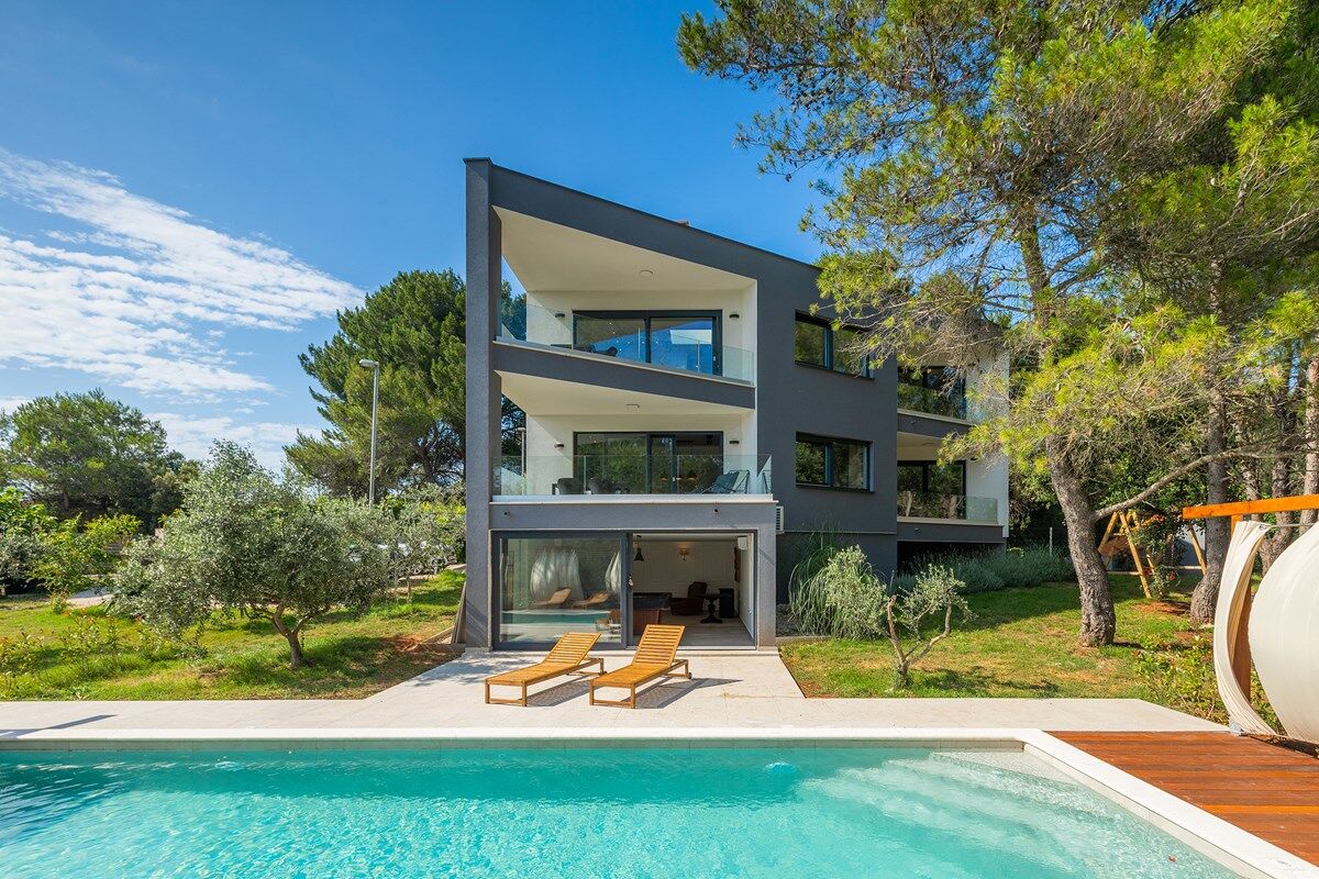 Villa Black and White 74317-K1