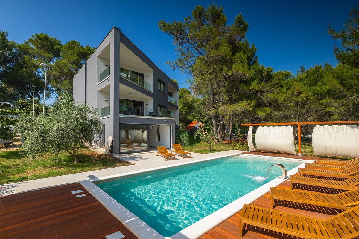 Villa Black and White 74317-K1