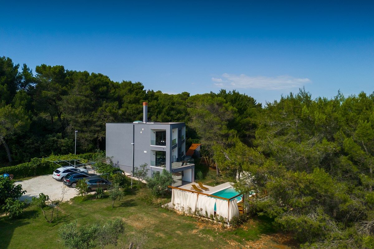 Villa Black and White 74317-K1