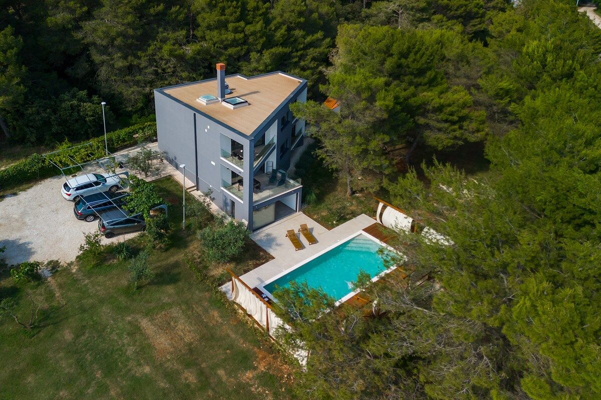 Villa Black and White 74317-K1