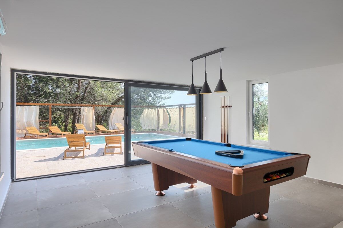 Villa Black and White 74317-K1