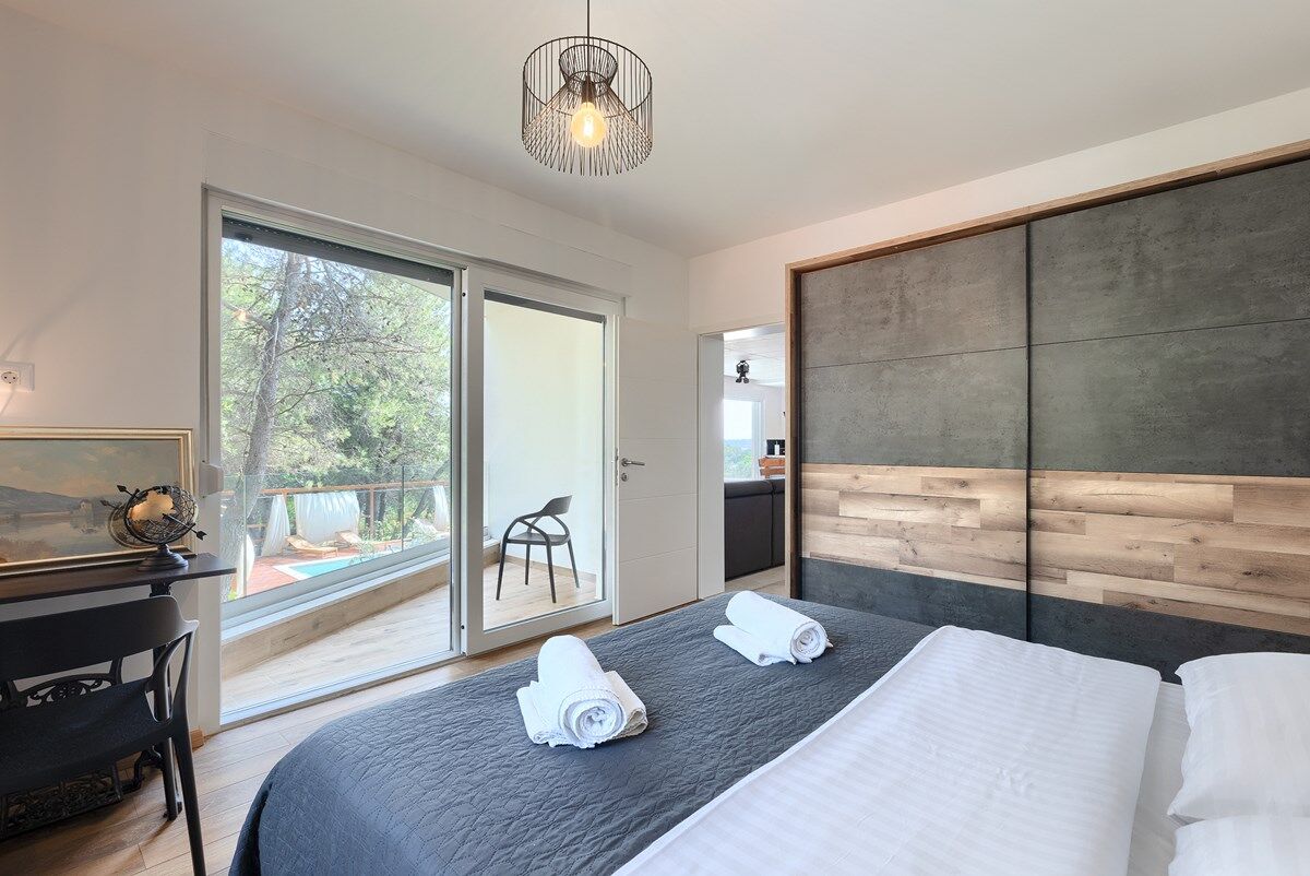 Villa Black and White 74317-K1