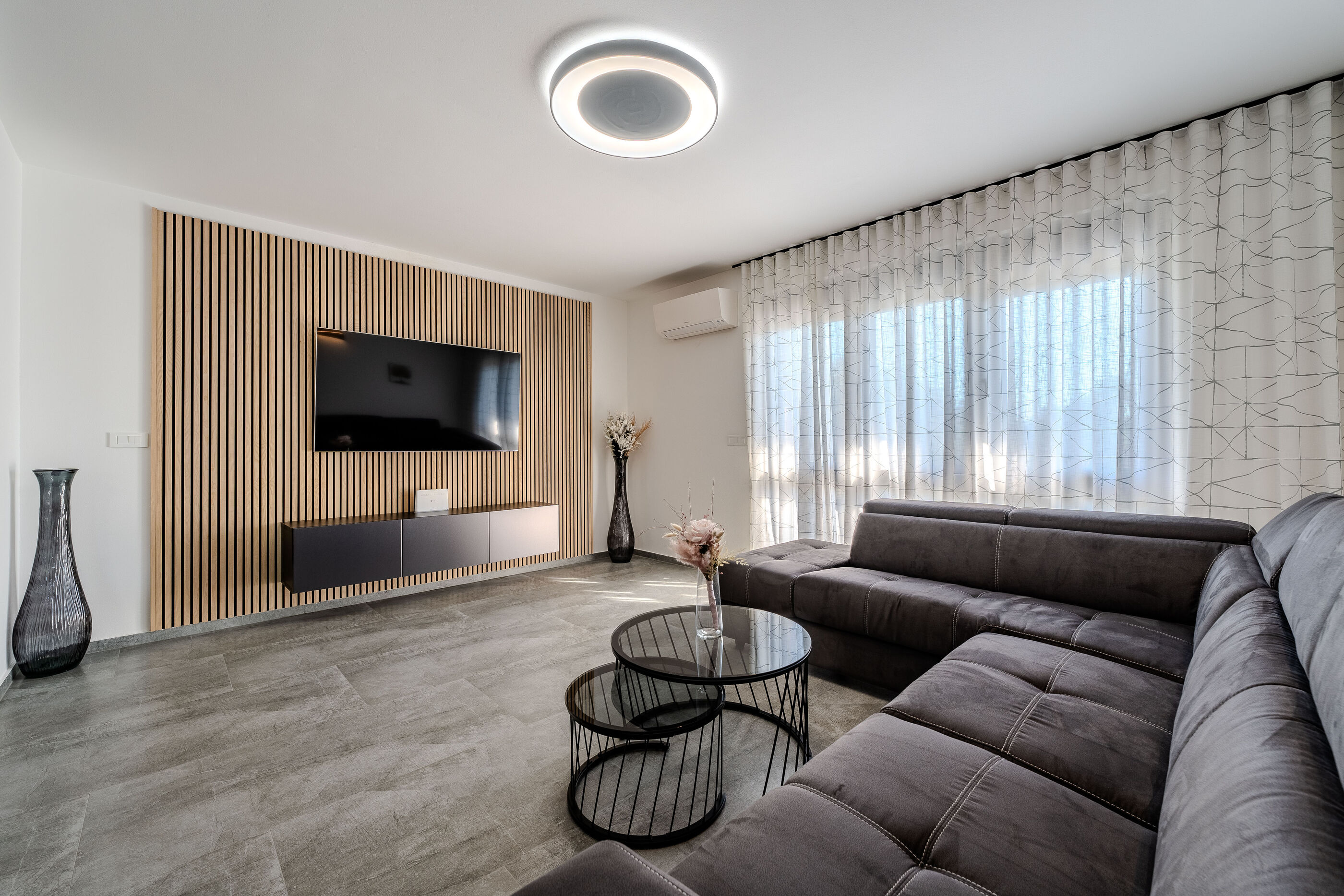 Apartments Villa Royal 44969-A1