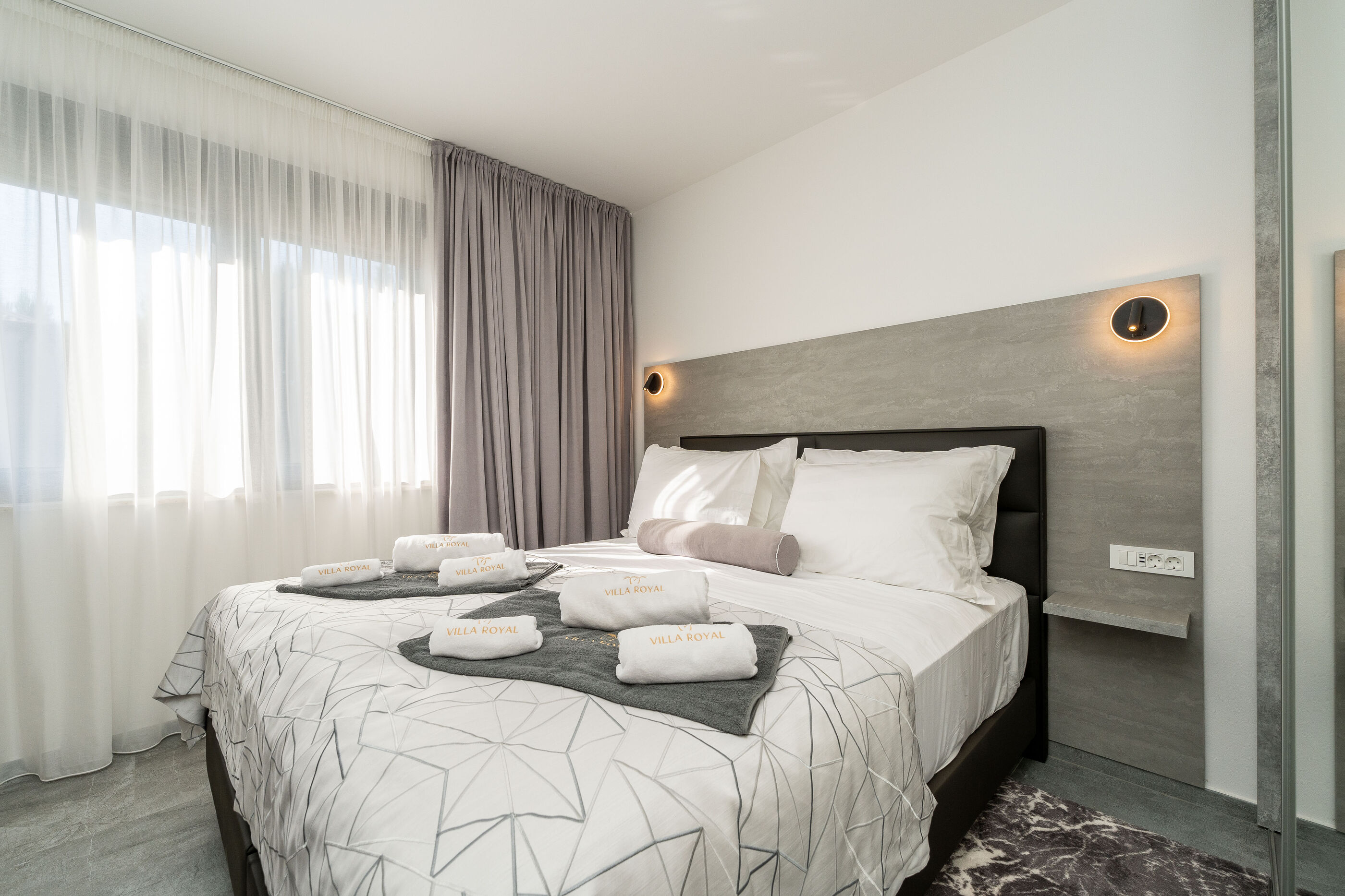 Apartments Villa Royal 44969-A1