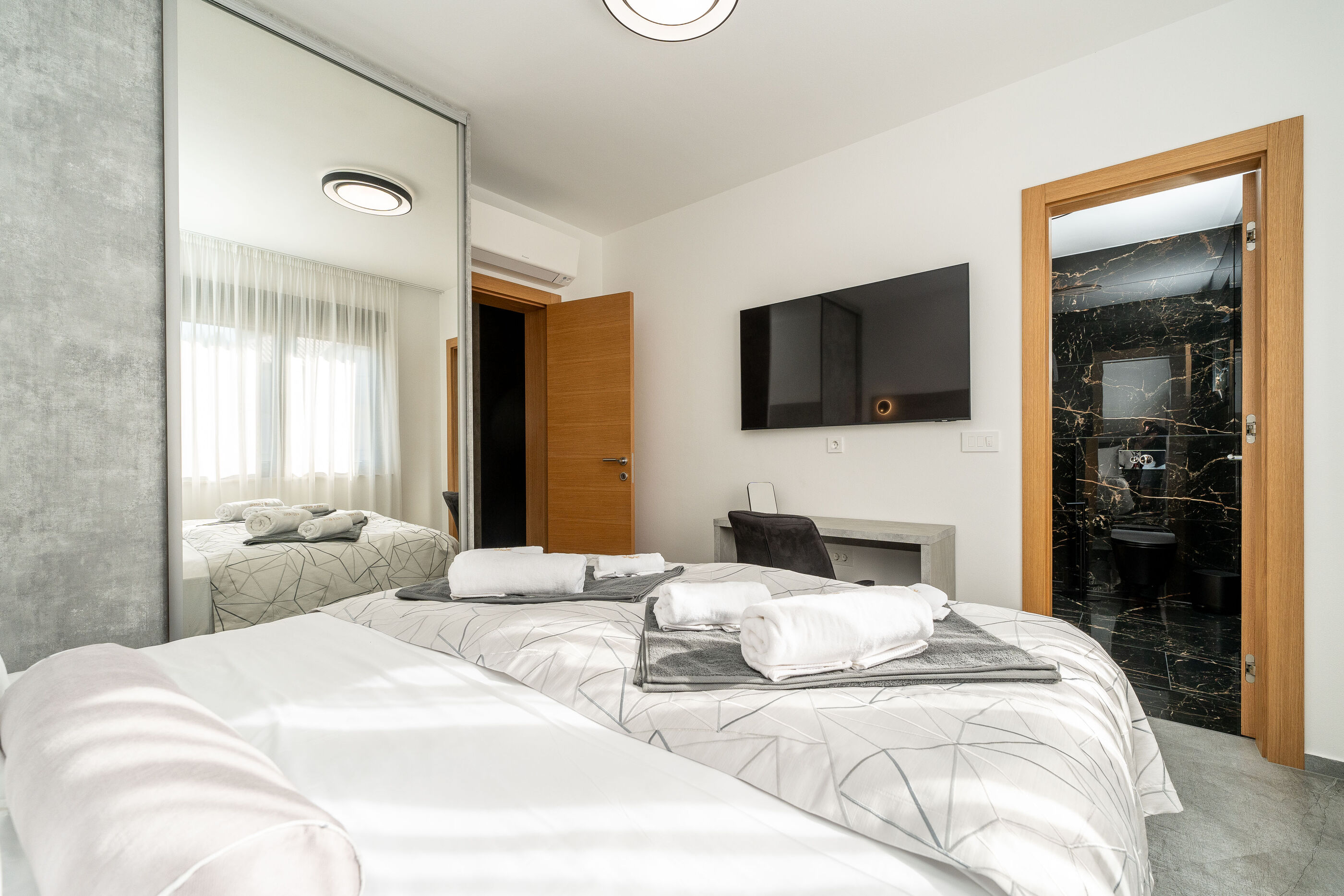 Apartments Villa Royal 44969-A1