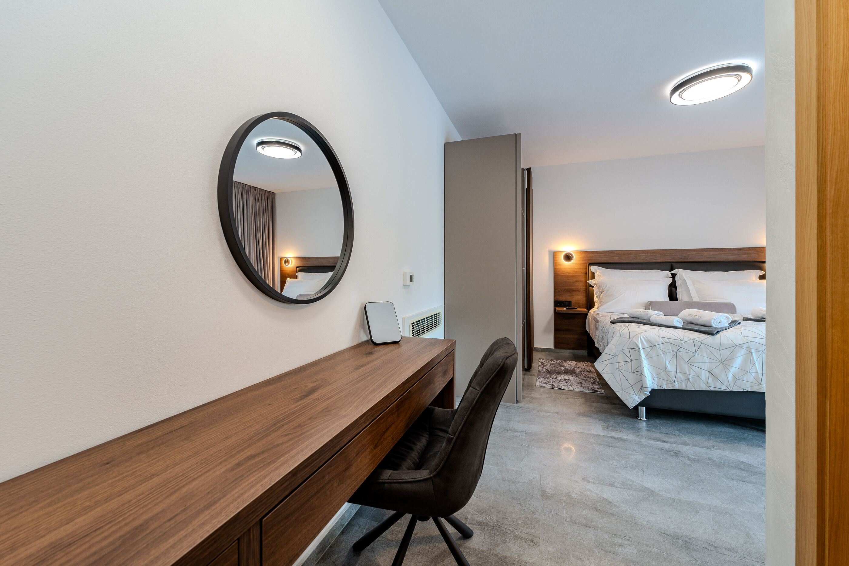 Apartments Villa Royal 44969-A2