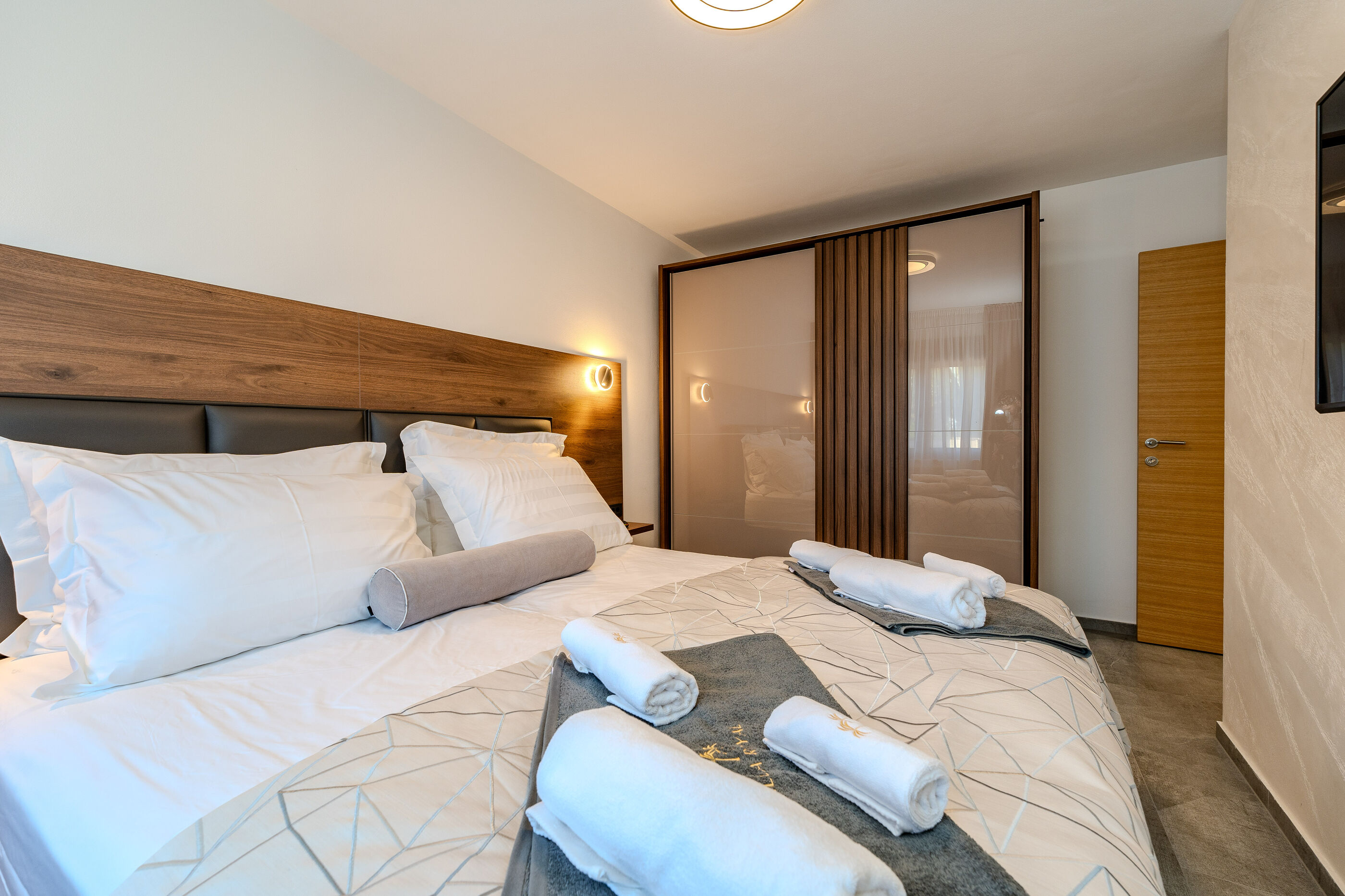 Apartments Villa Royal 44969-A2