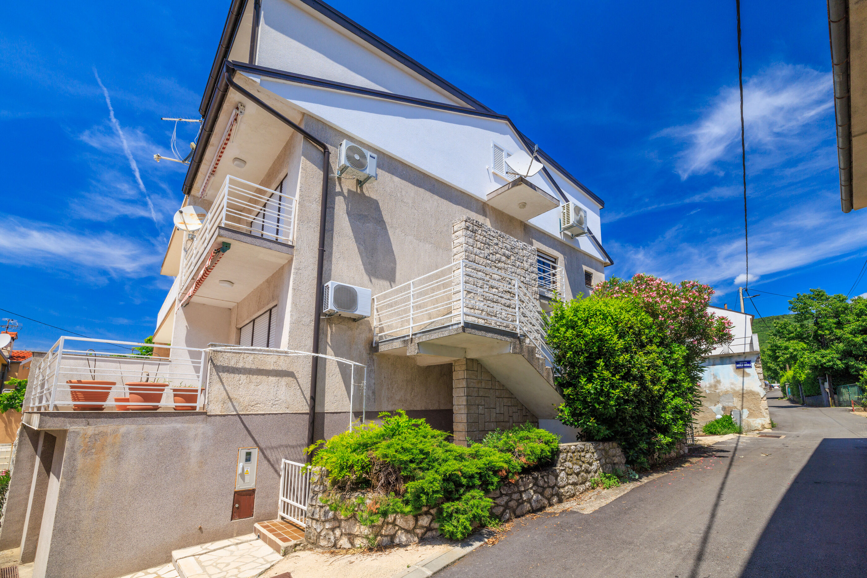Apartments Zec 82271-A4