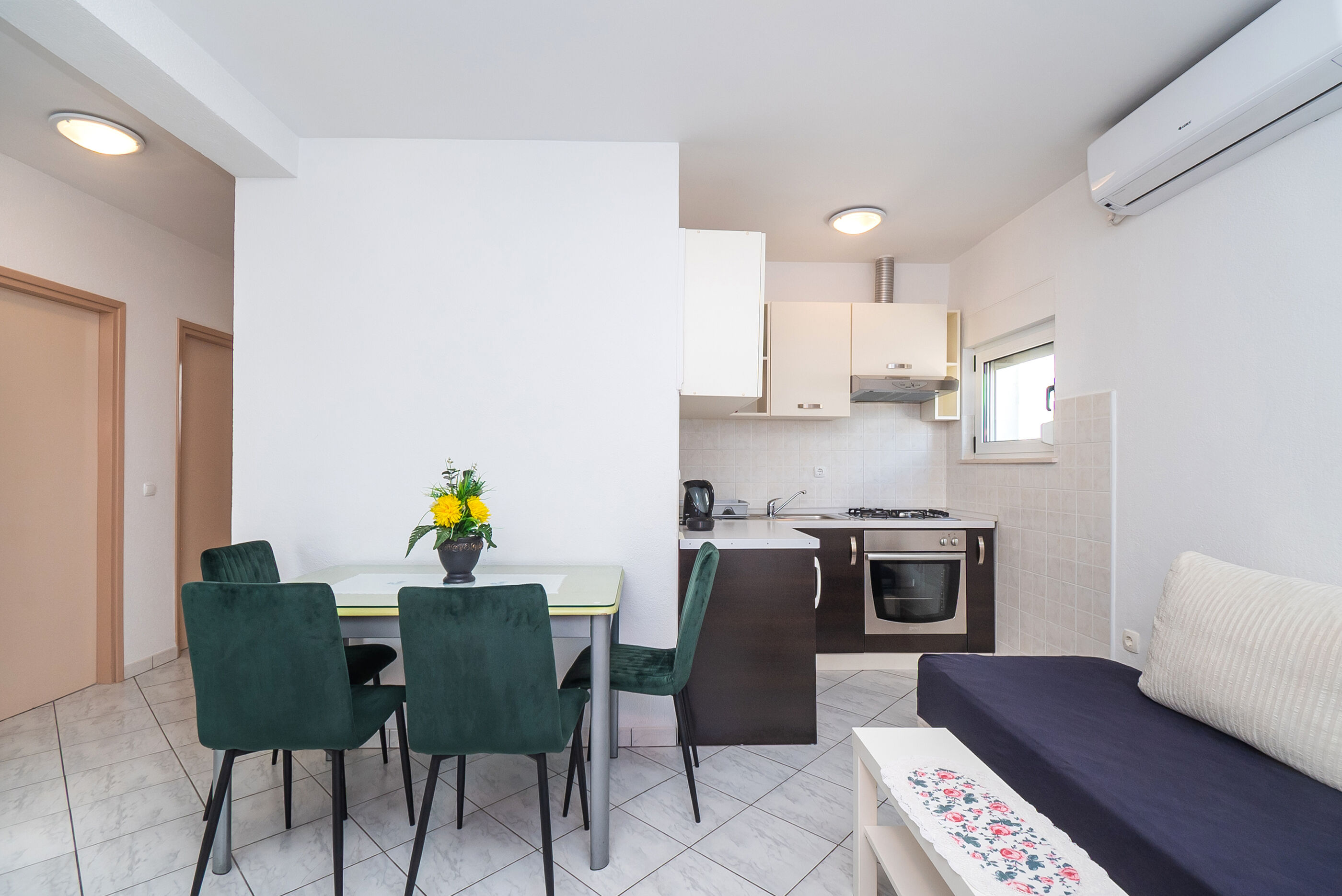 Apartments and Room Sanja 99261-A1