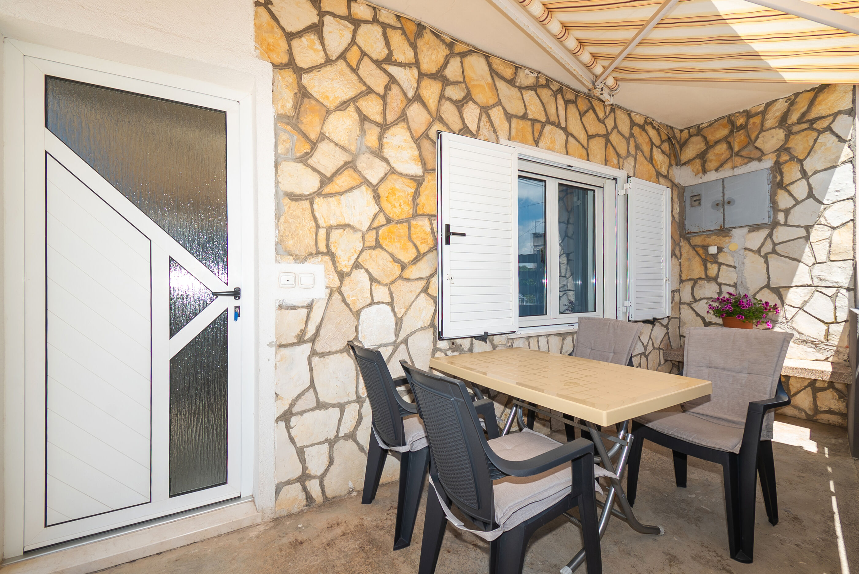Apartments and Room Sanja 99261-A1