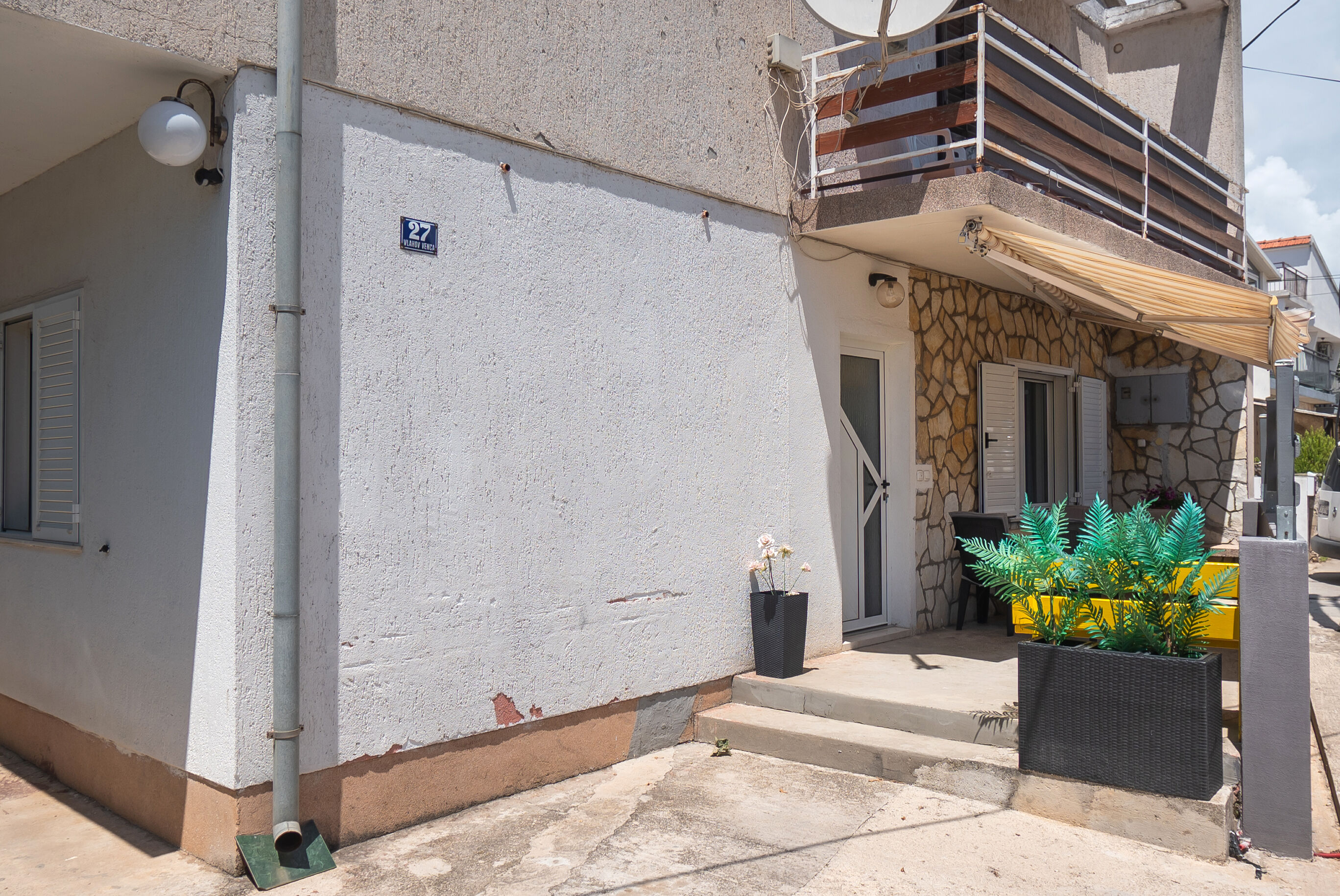 Apartments and Room Sanja 99261-A1