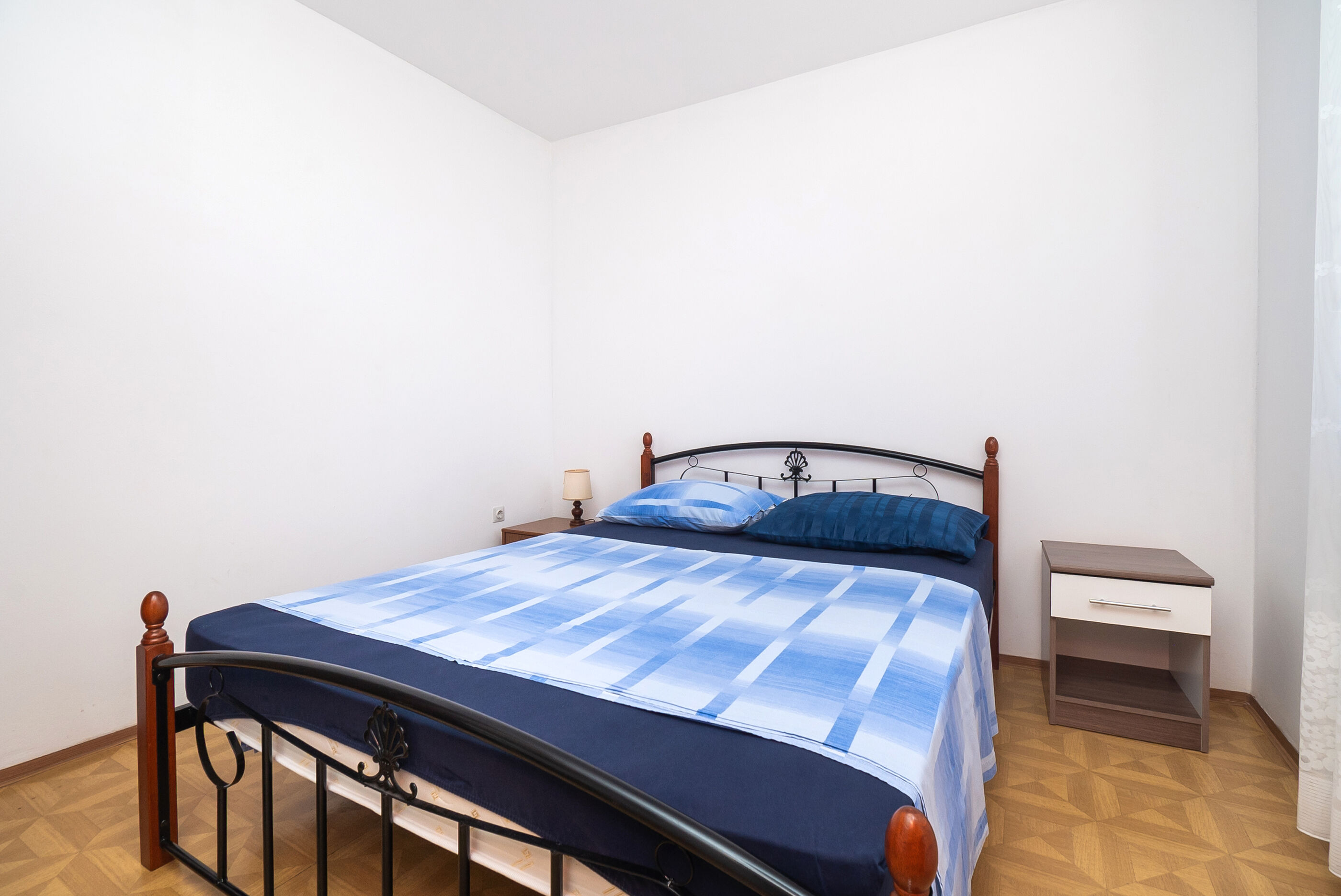 Apartments and Room Sanja 99261-A3