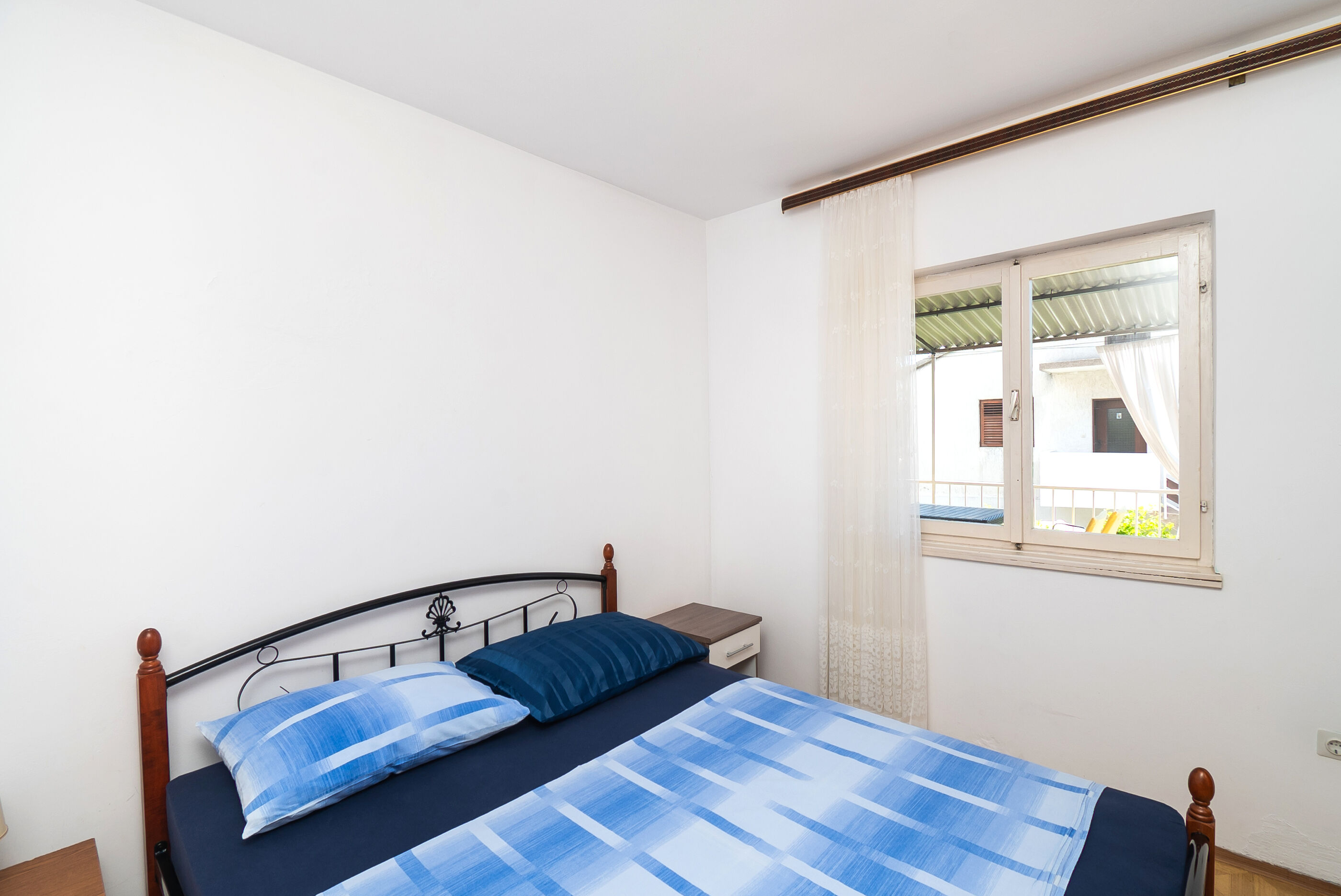 Apartments and Room Sanja 99261-A3