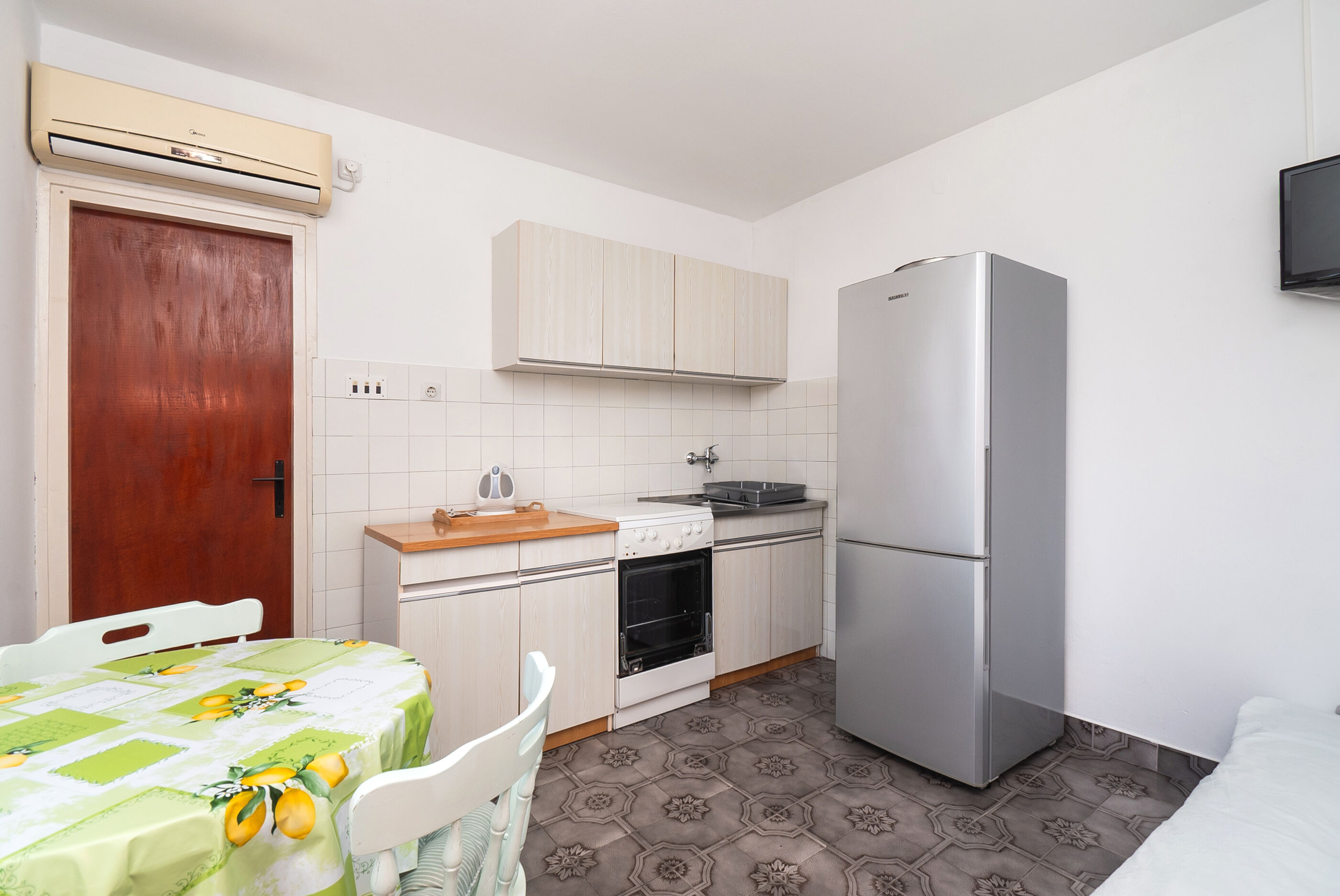 Apartments and Room Sanja 99261-A3