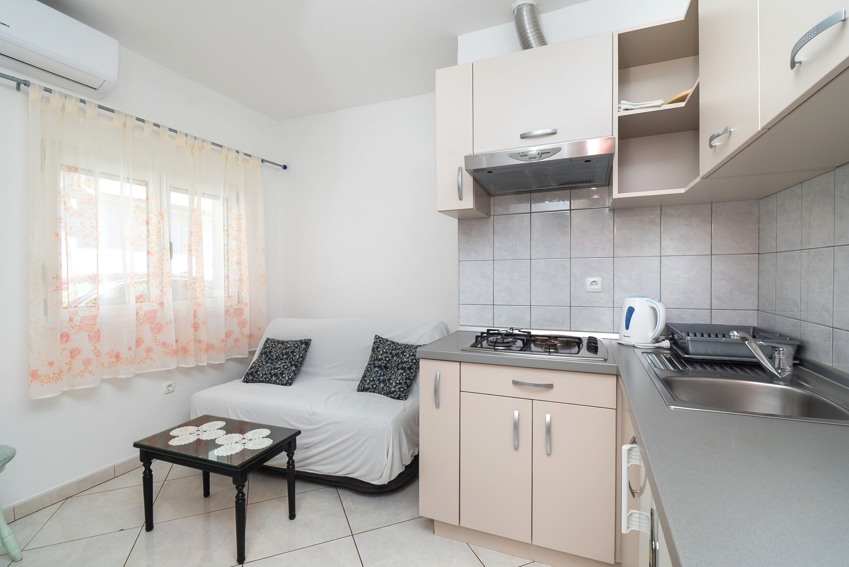 Apartments and Room Sanja 99261-A2