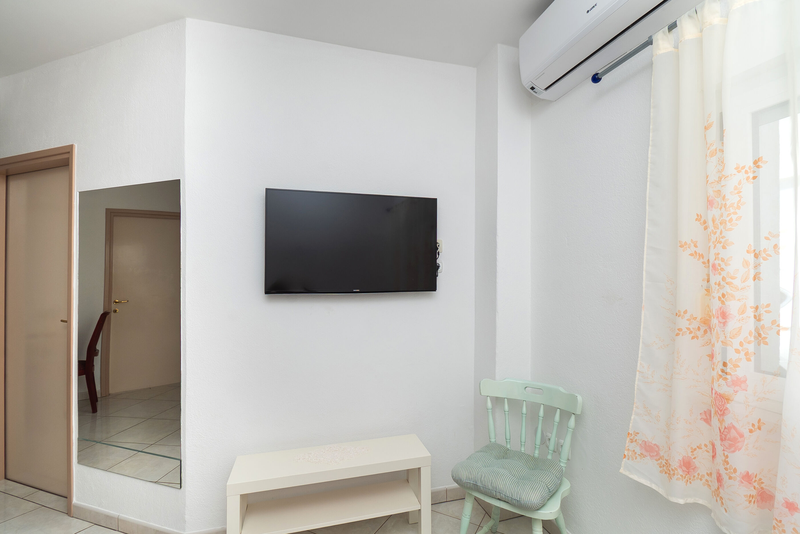 Apartments and Room Sanja 99261-A2