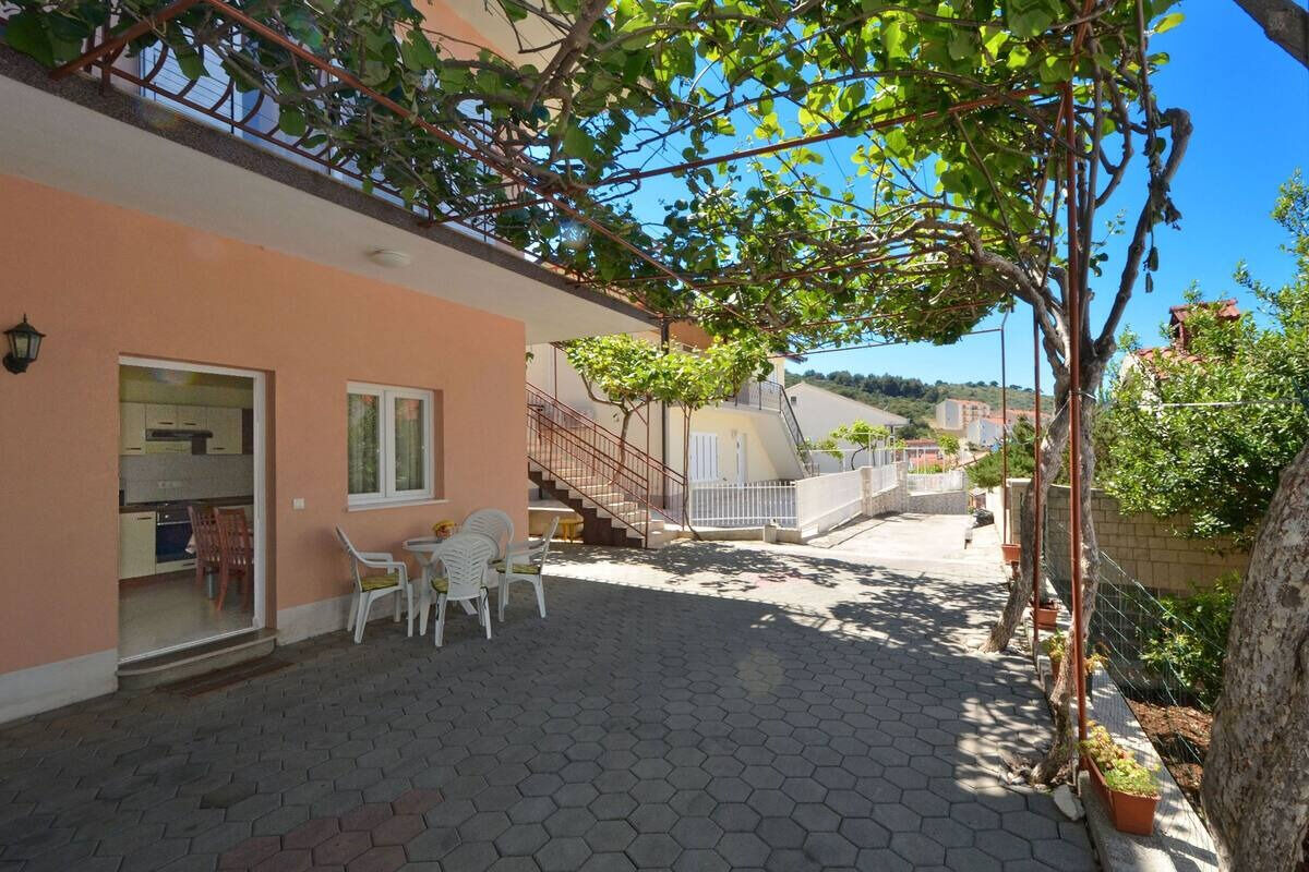 Apartments Sima 104011-A2