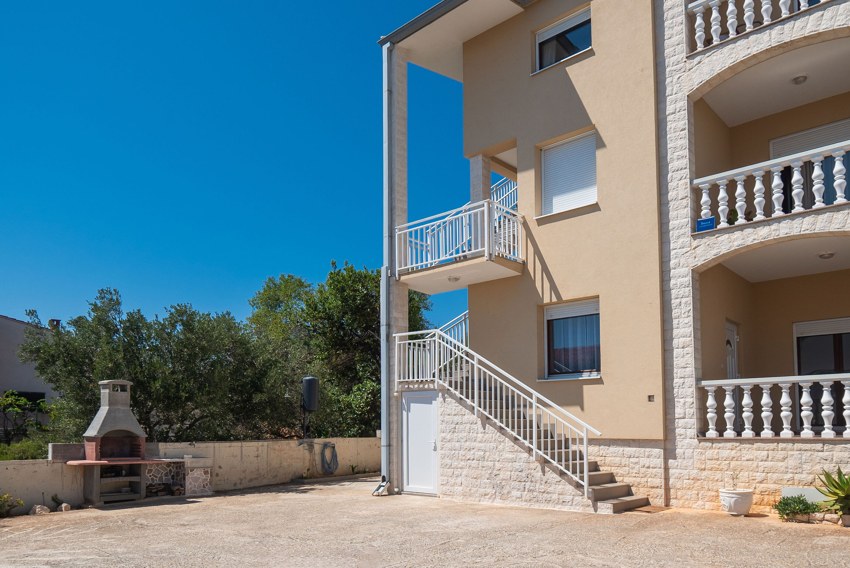 Apartments Ljubica 100111-A1