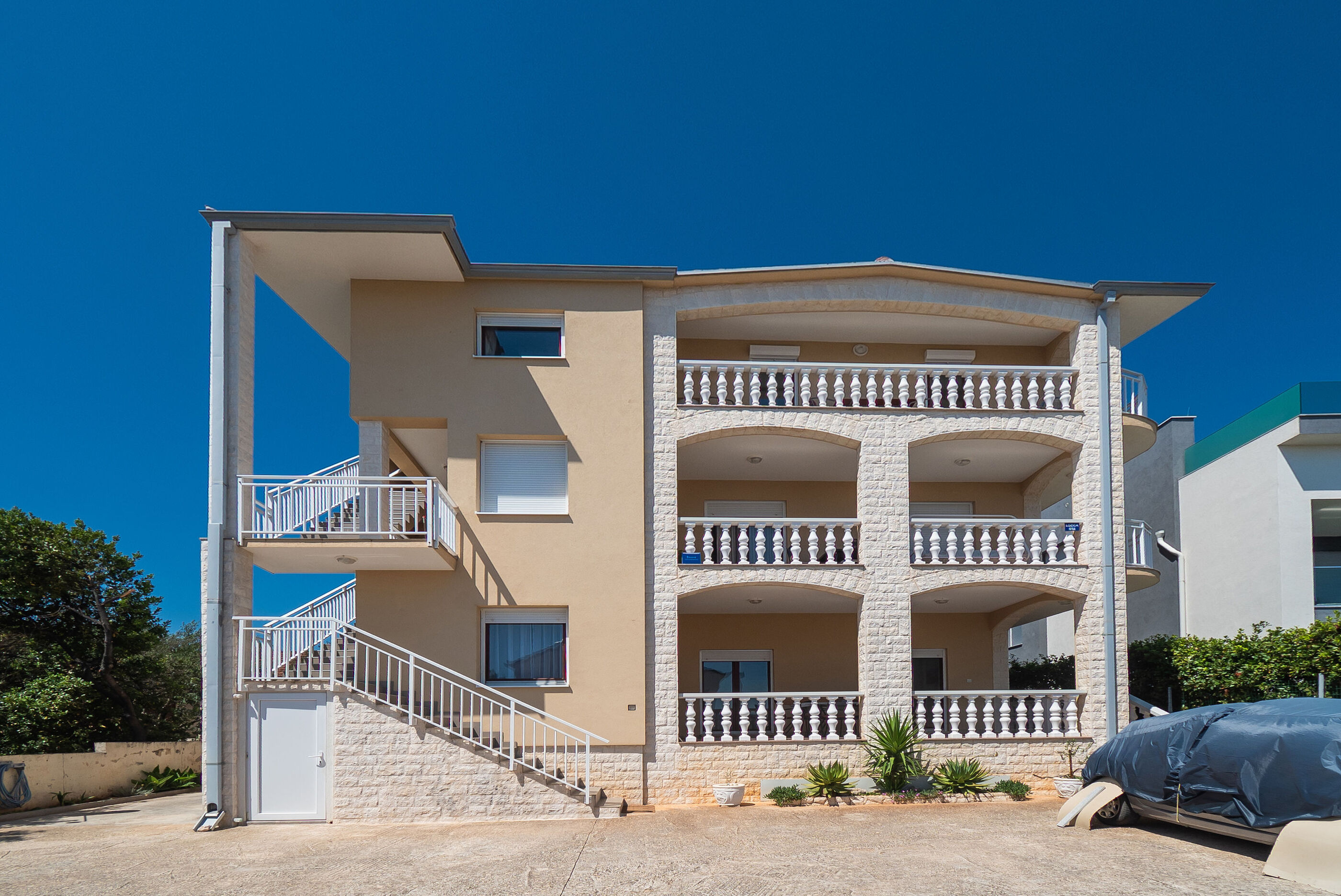 Apartments Ljubica 100111-A1