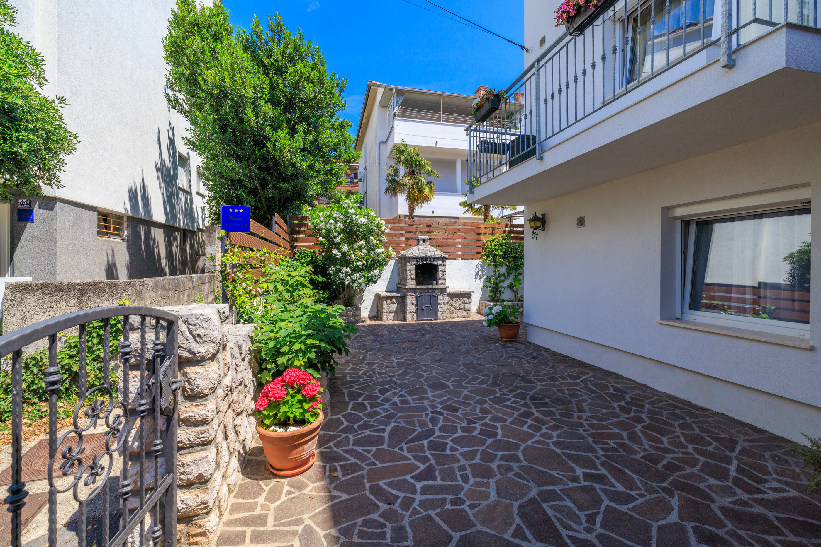 Apartments Iva 62802-A3