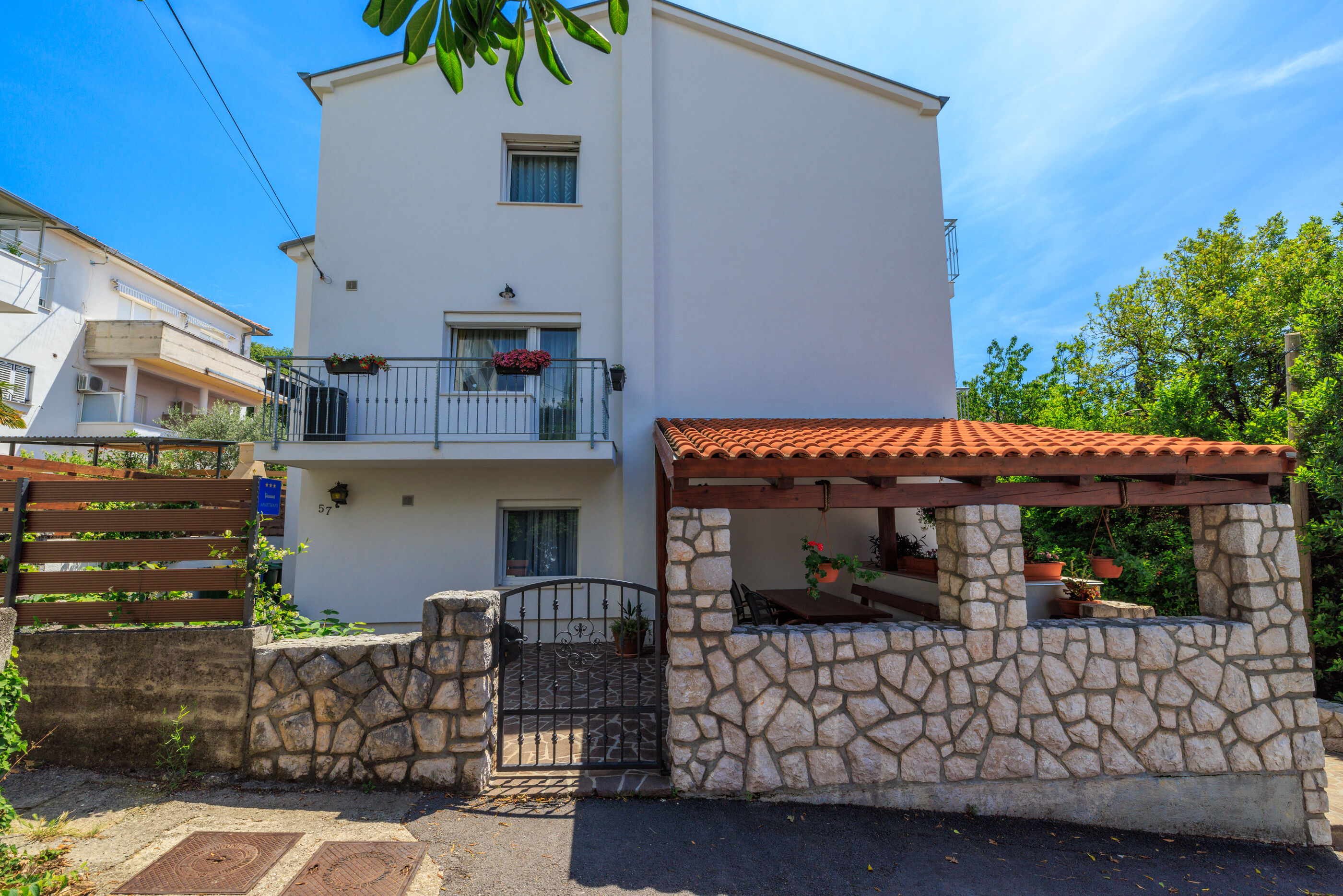 Apartments Iva 62802-A3