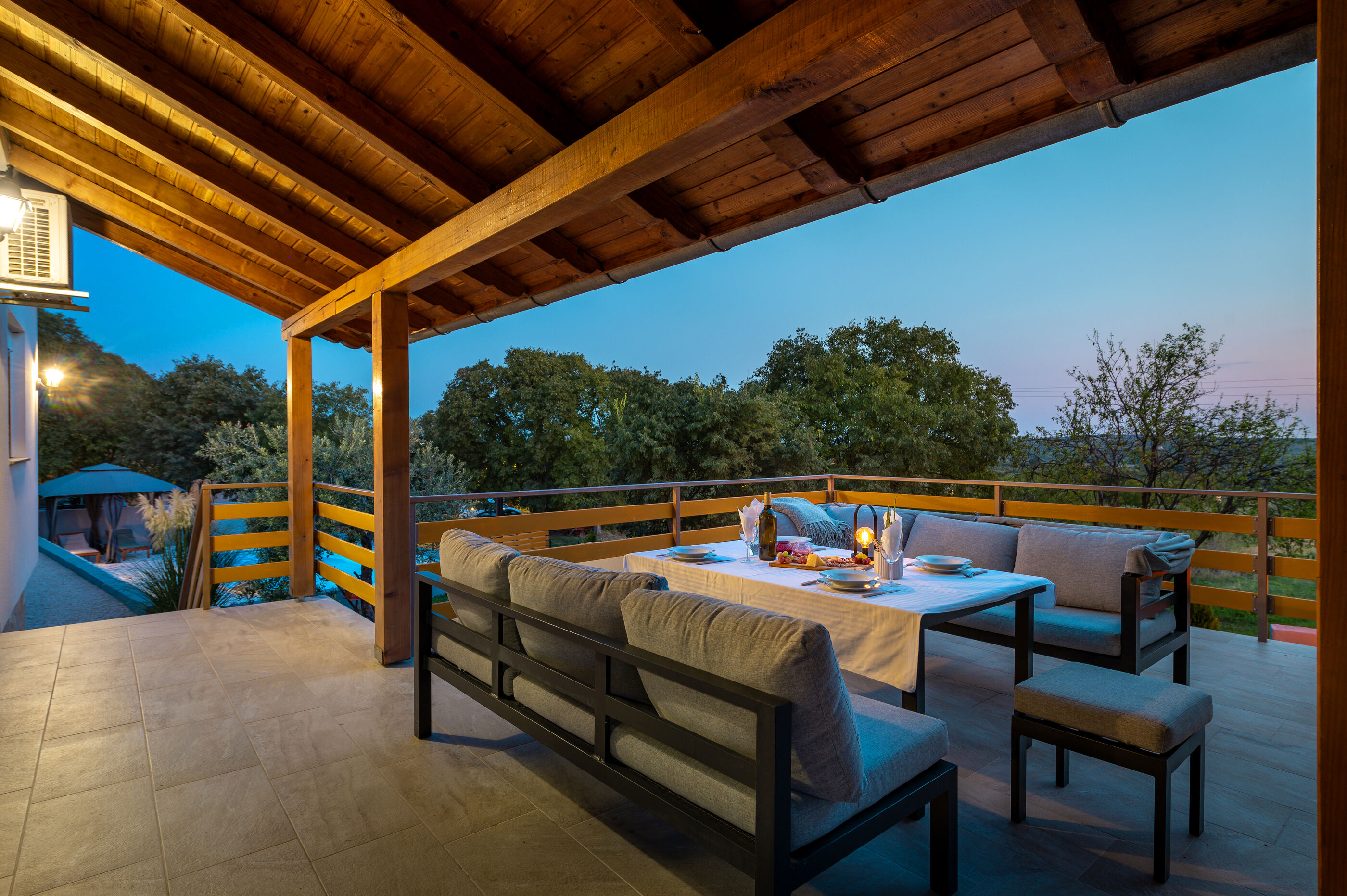 Villa Manda Adriatic with heated pool V8481-K1