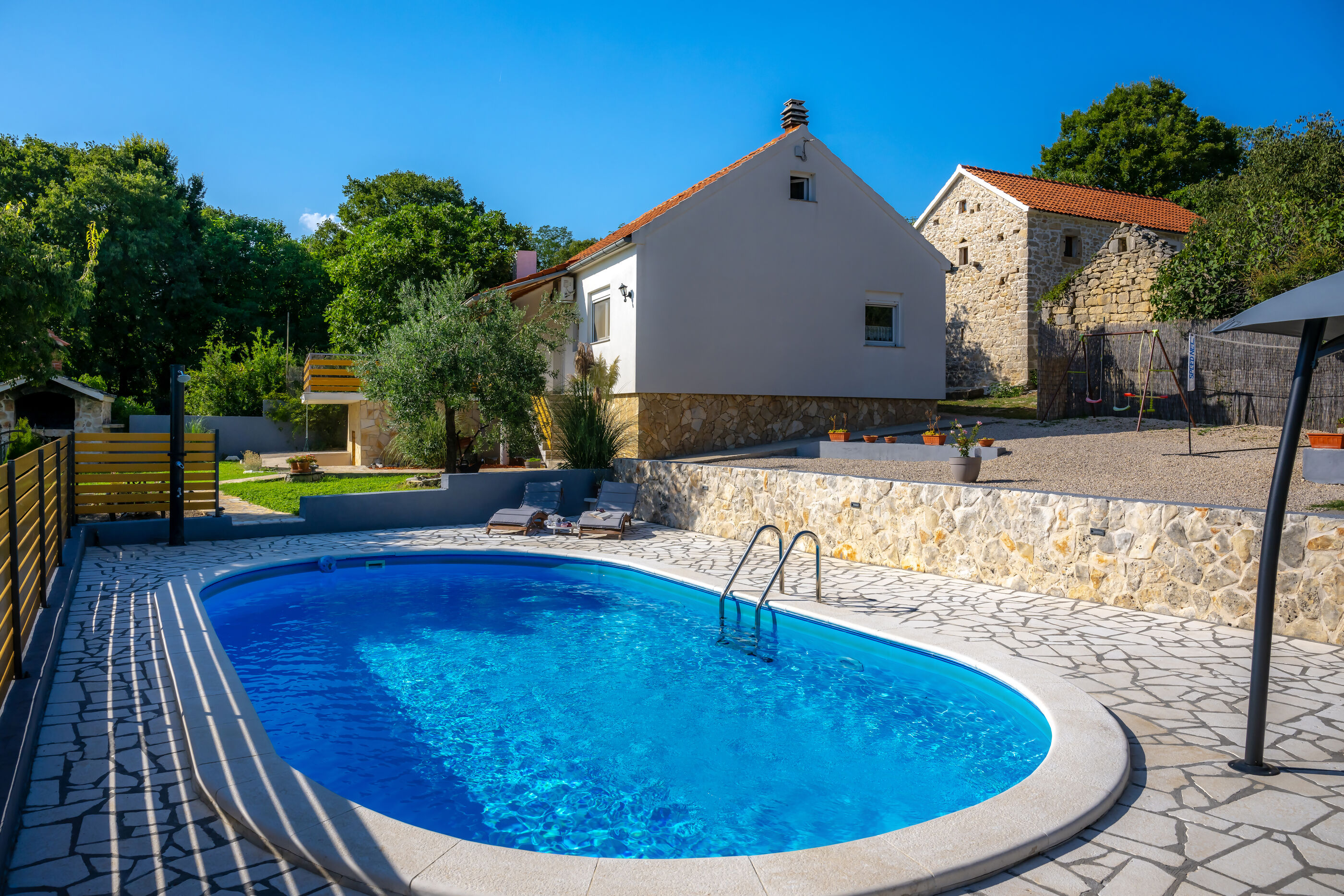 Villa Manda Adriatic with heated pool V8481-K1