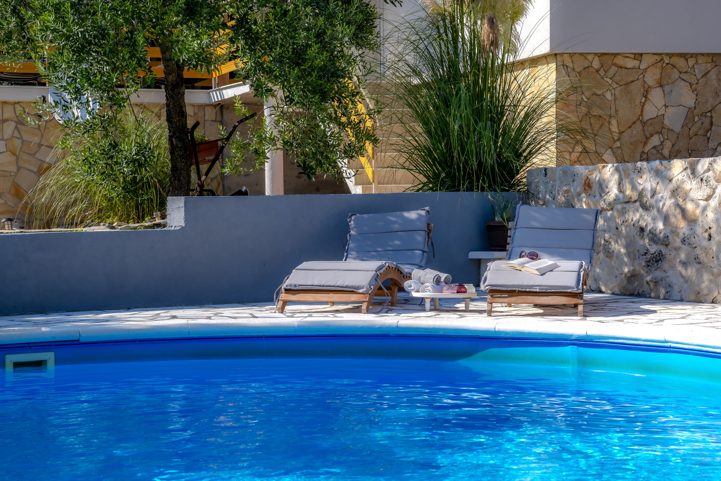 Villa Manda Adriatic with heated pool V8481-K1