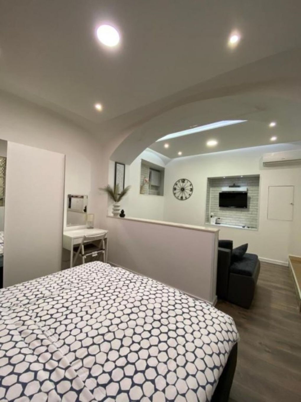 Apartment Angel 111731-A1