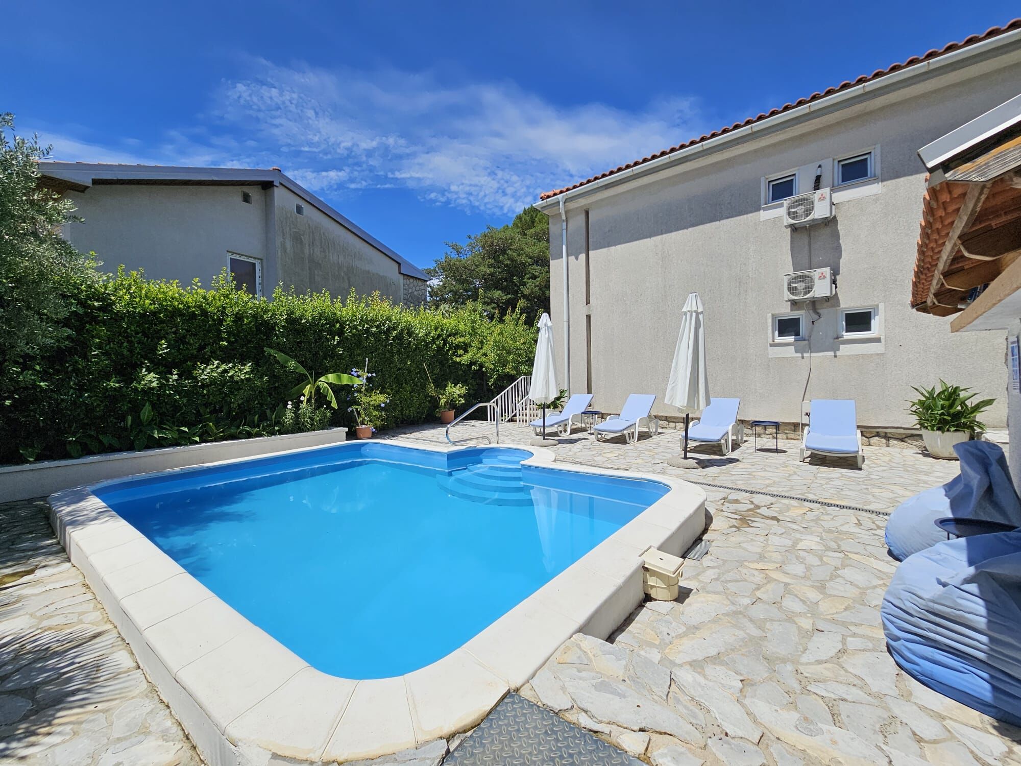 Apartments Mirko 94093-A1