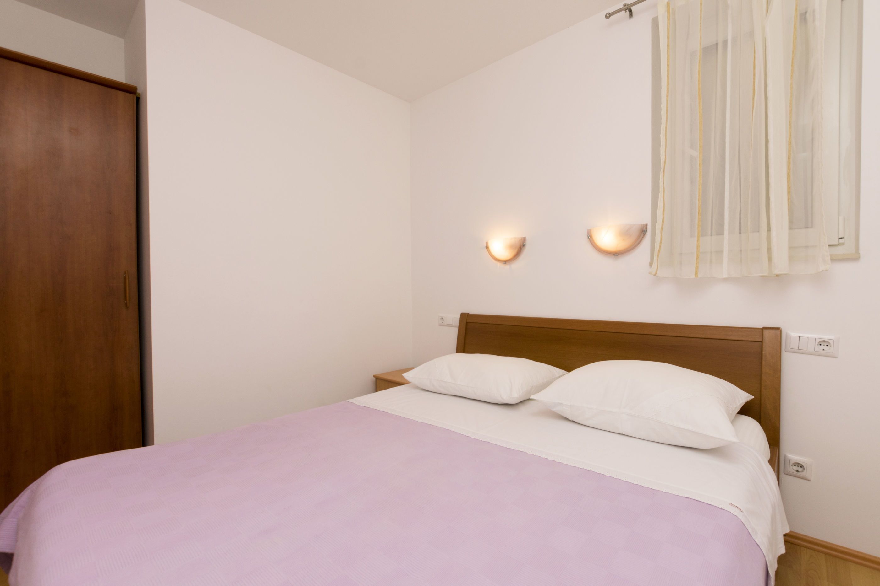 Apartments Mira 44971-A2