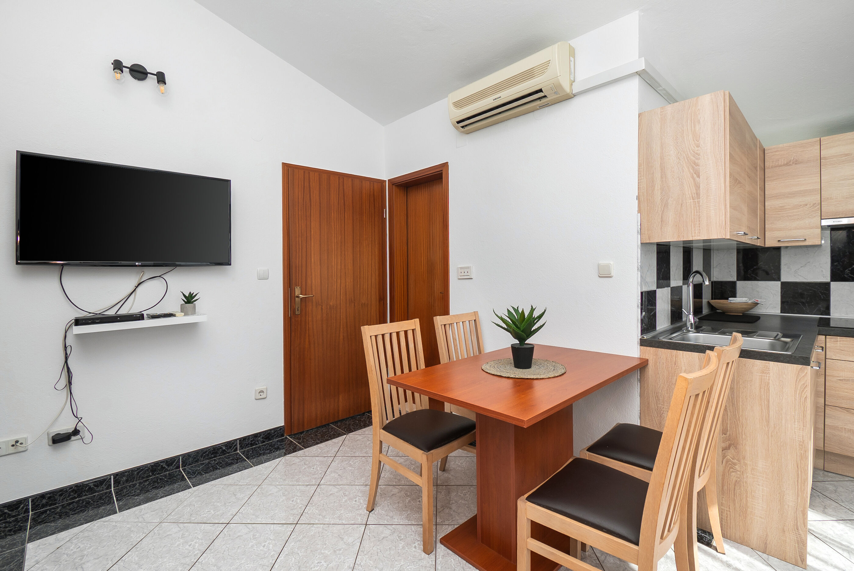 Apartments Polly 49951-A2