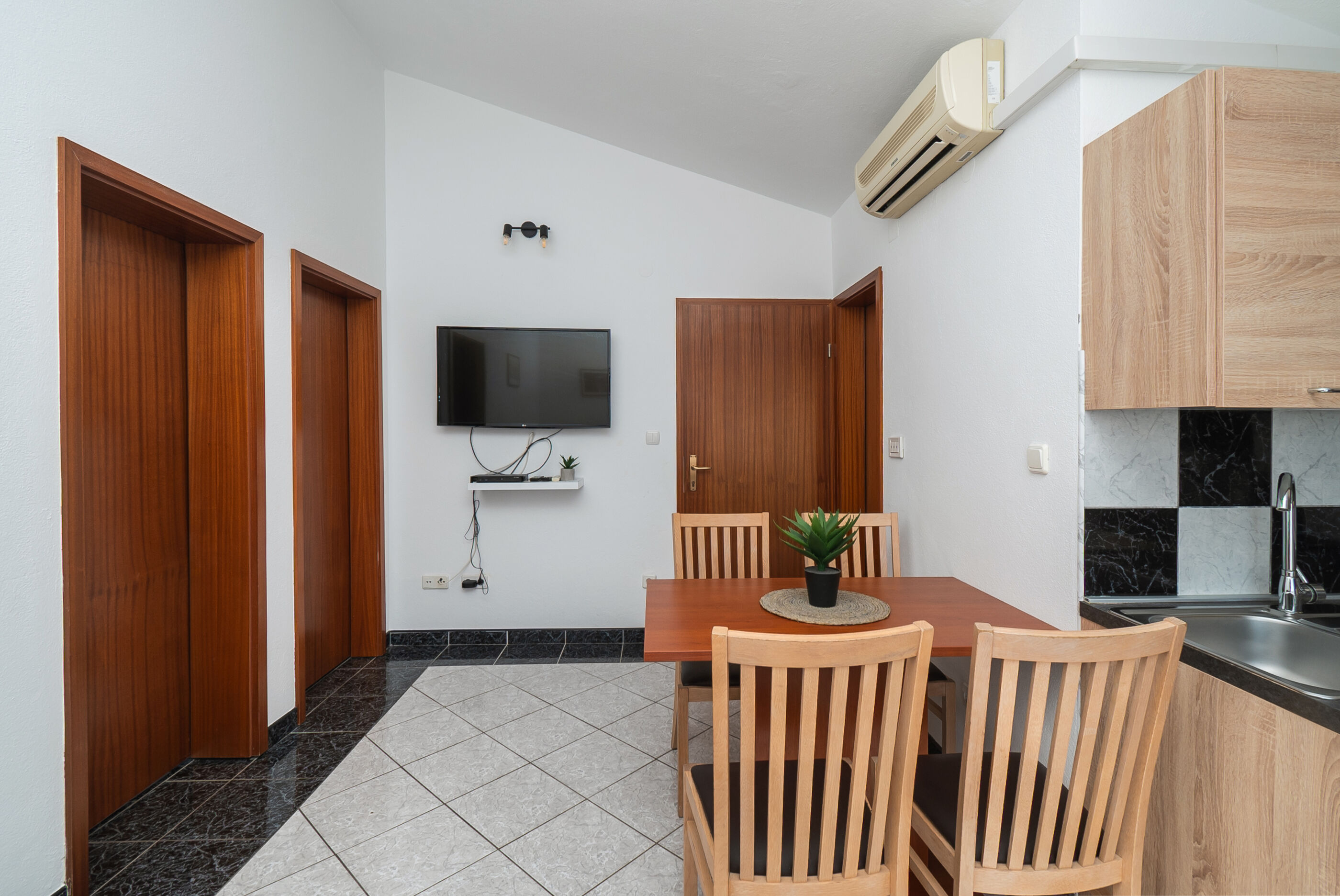 Apartments Polly 49951-A2