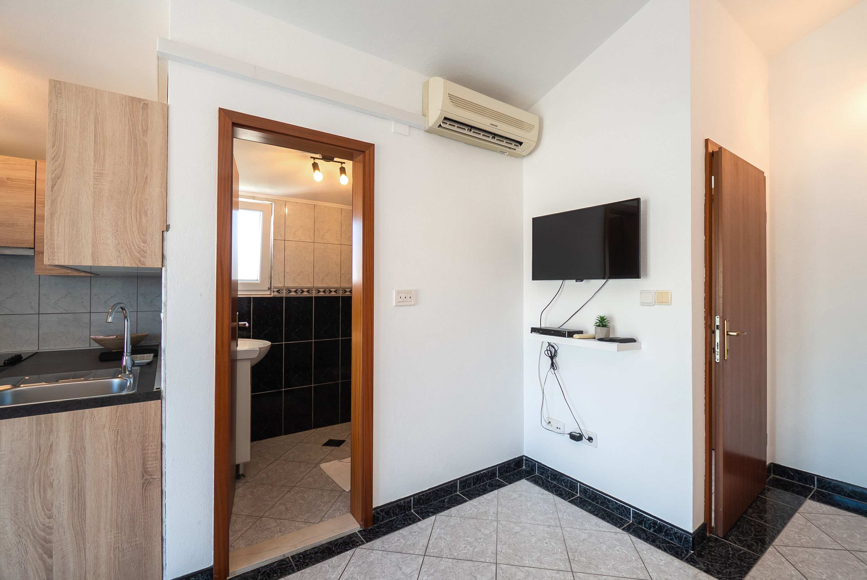 Apartments Polly 49951-A3