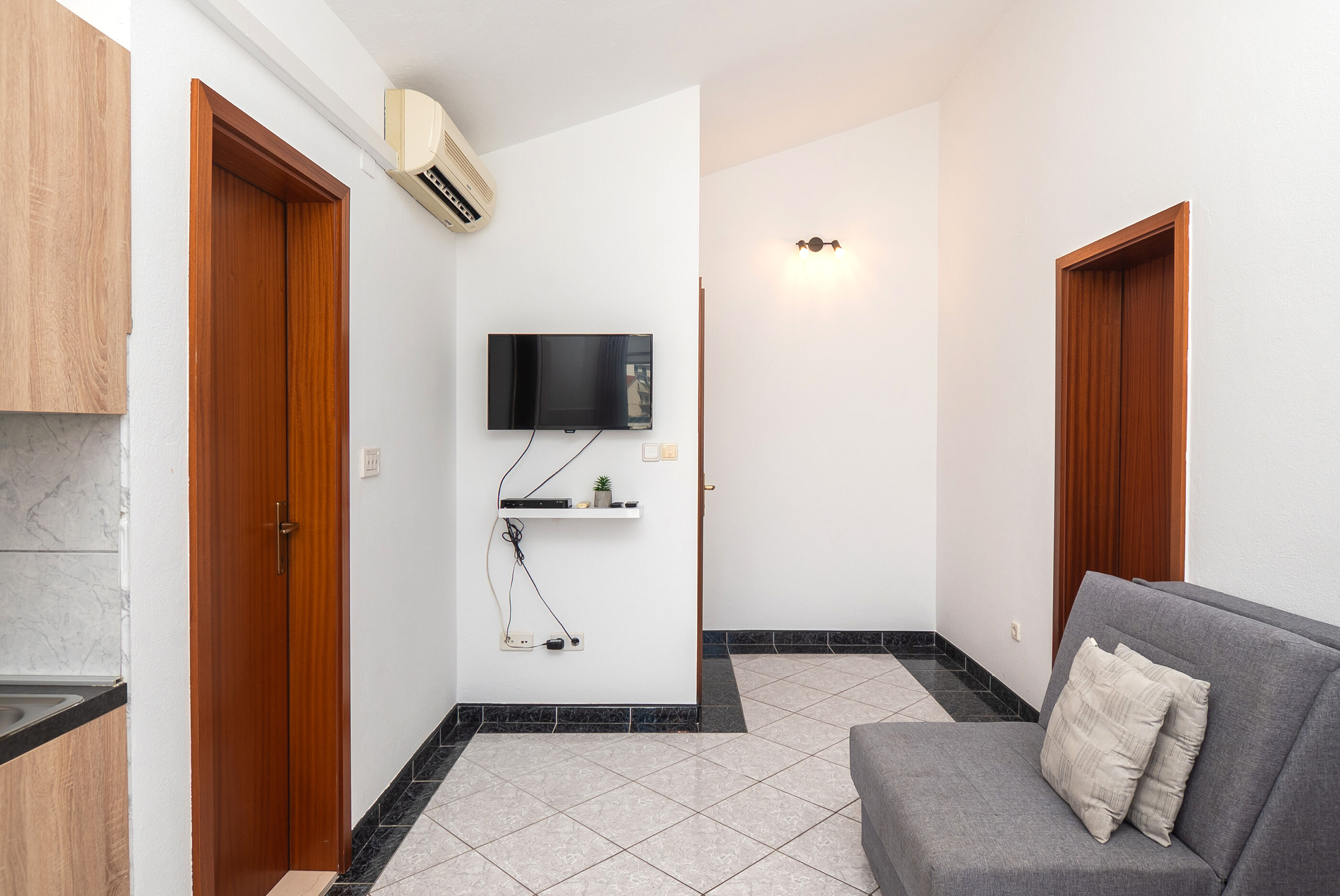 Apartments Polly 49951-A3