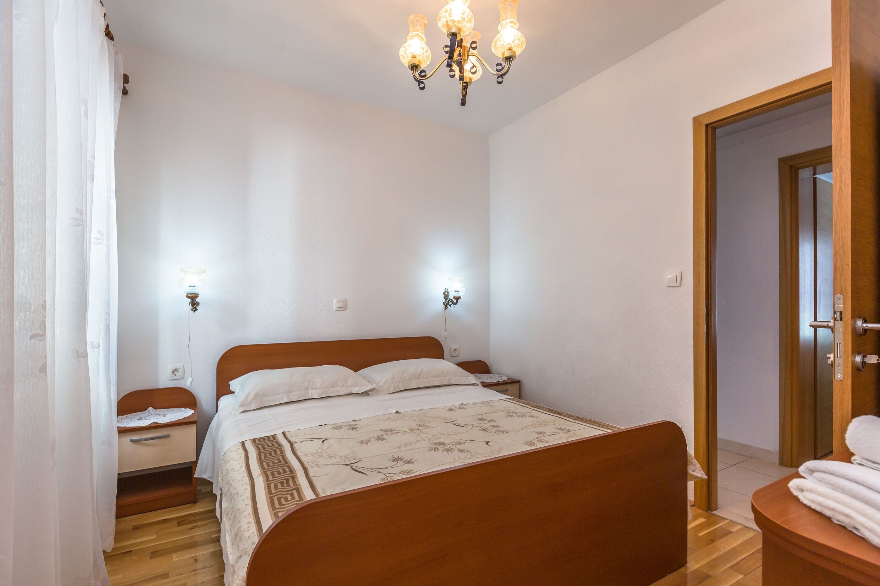 Apartments and Rooms Happiness 112801-A2