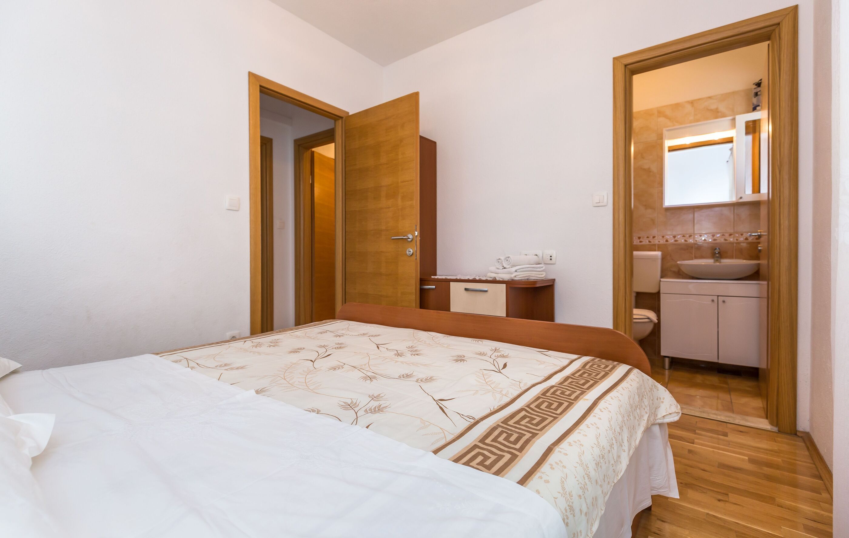 Apartments and Rooms Happiness 112801-A2