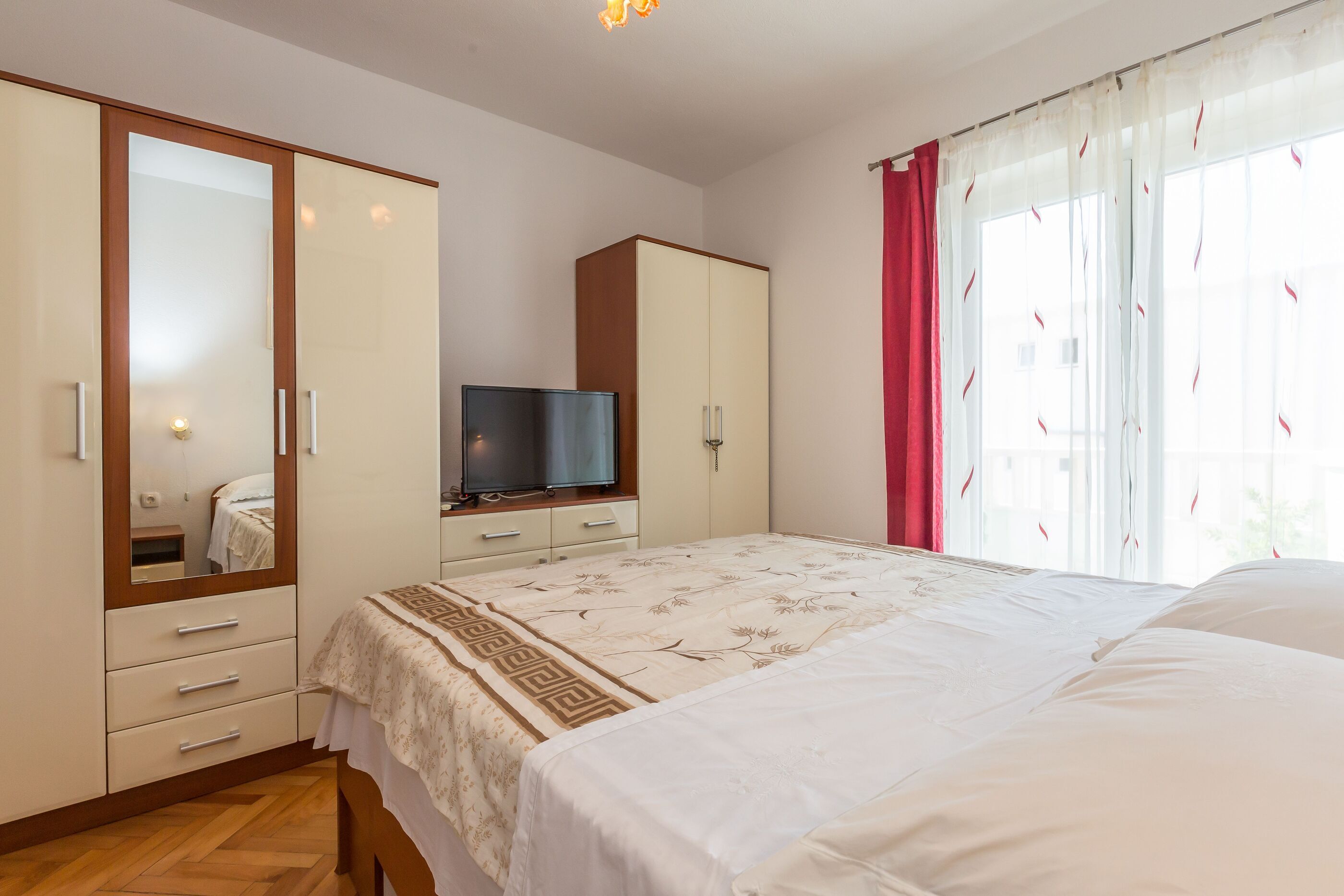 Apartments and Rooms Happiness 112801-A2