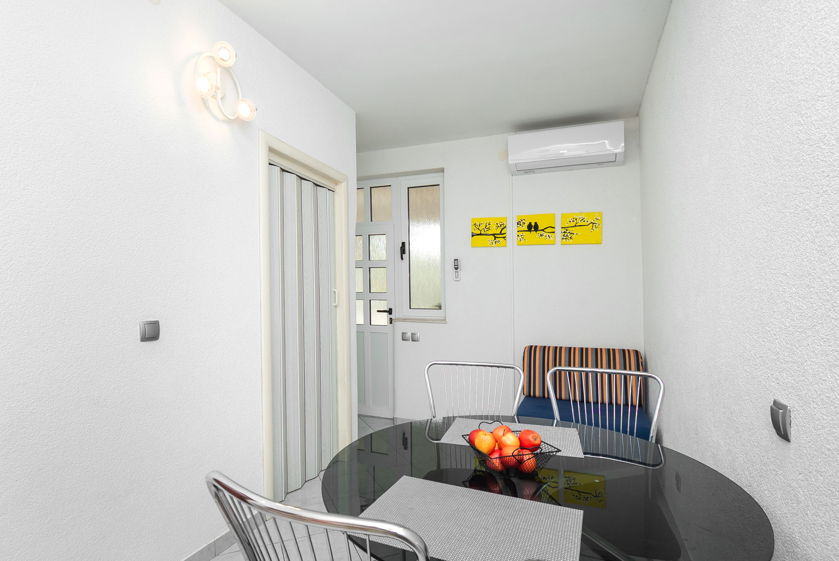Apartment and Rooms Radojka 40963-A1