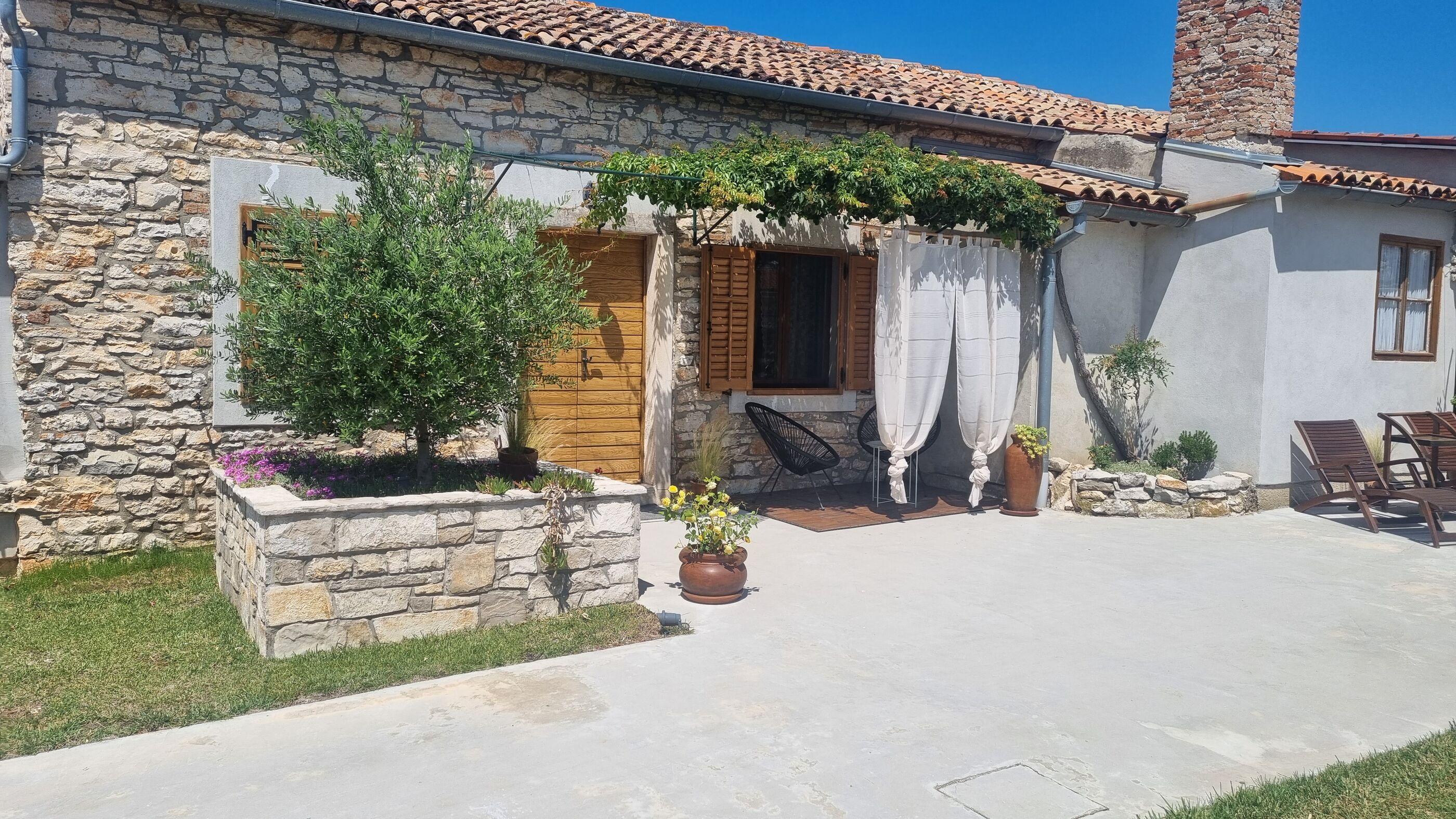 Apartments and Room Perstel 109871-A1