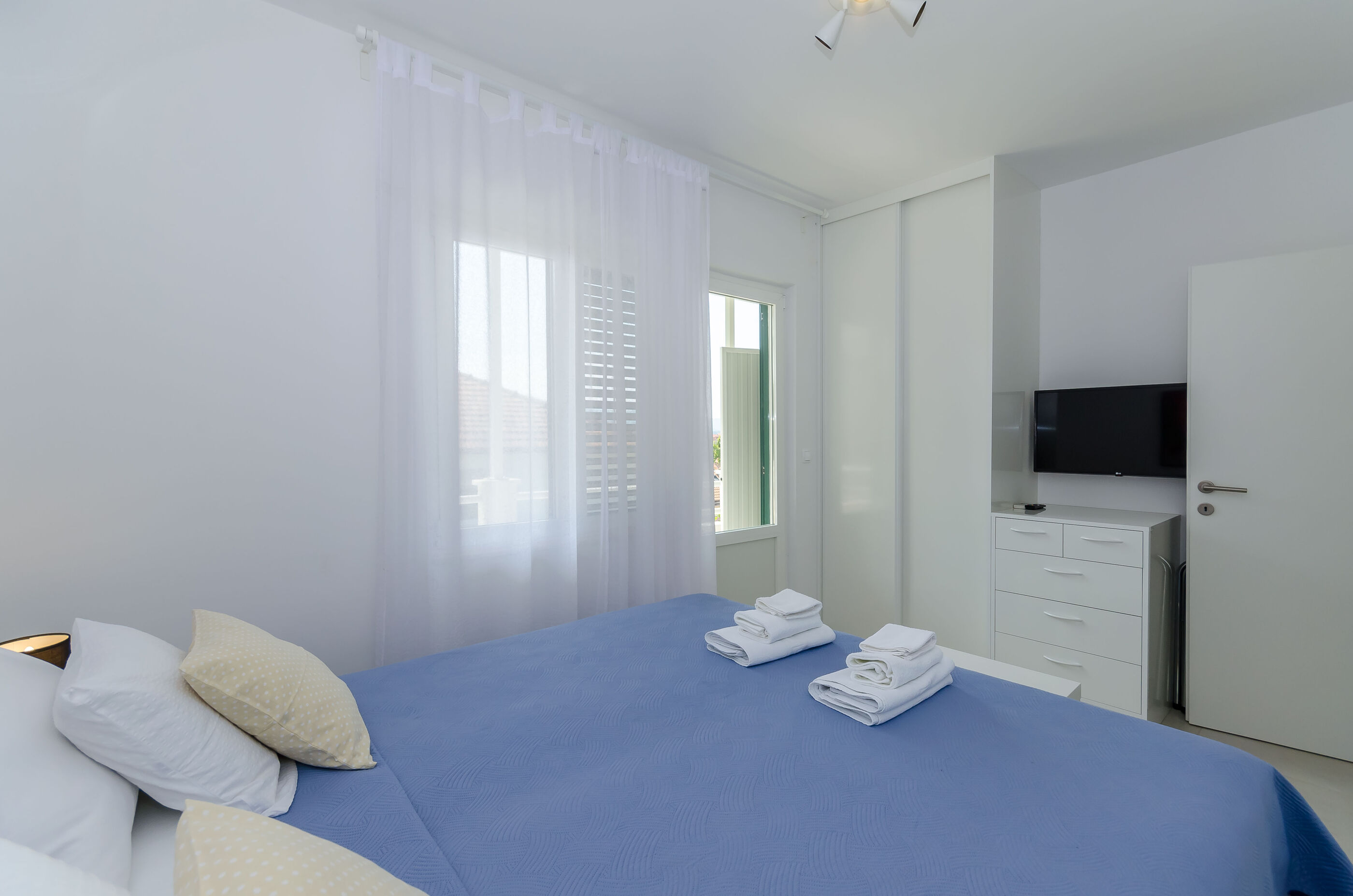 Apartments Pleasures 91051-A1