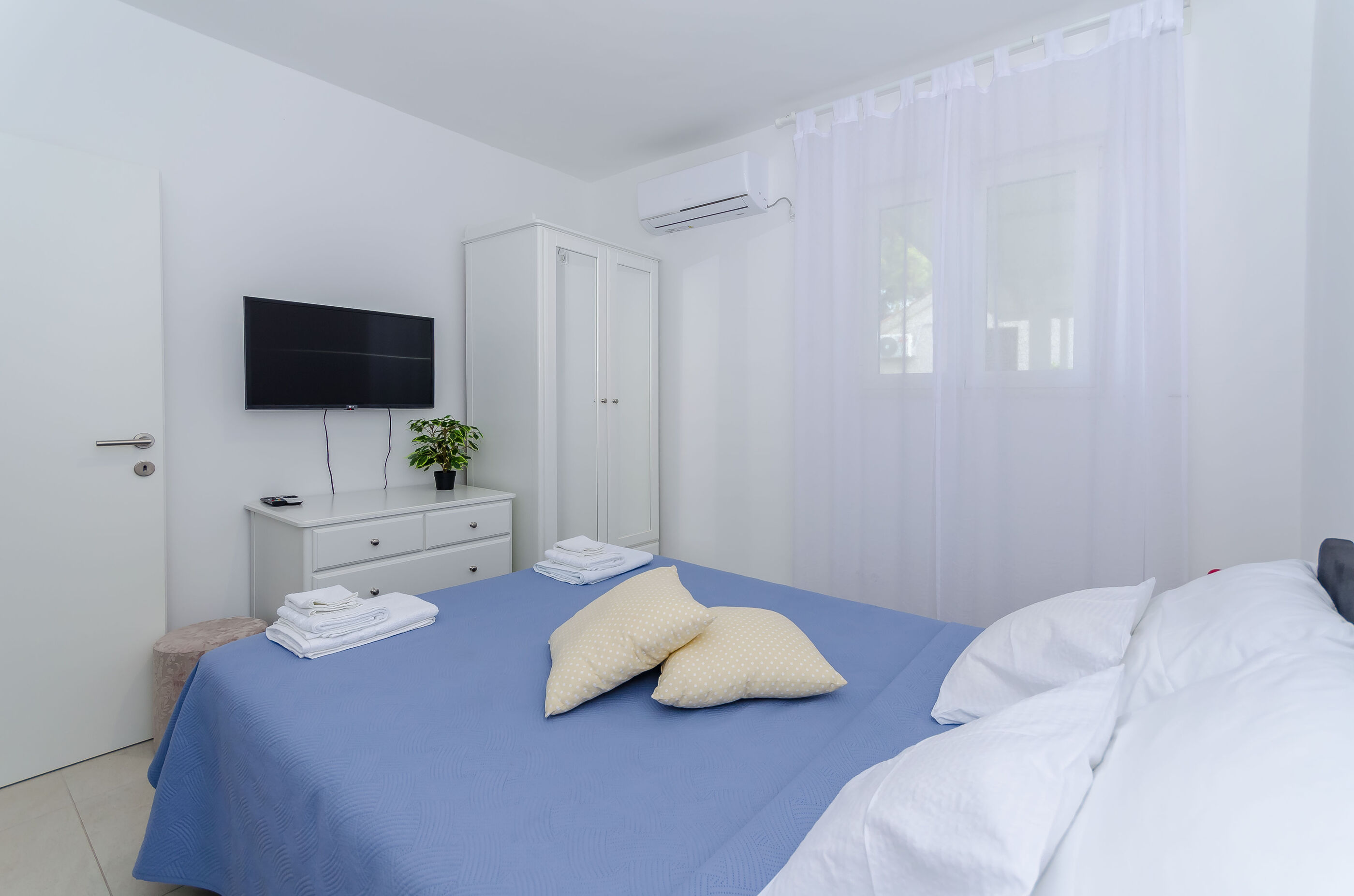 Apartments Pleasures 91051-A1